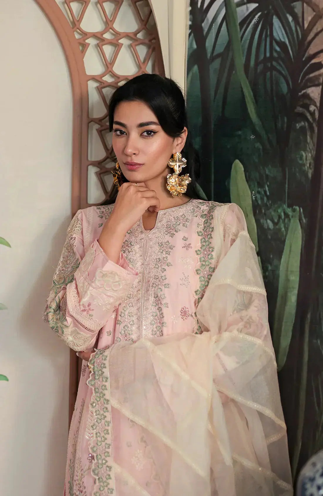 Emaan Adeel | Ayra Luxury Lawn 24 | AR-01 - Pakistani Designer Dress - by Emaan Adeel | Type: Luxury - 100% Original at Saira Sultan