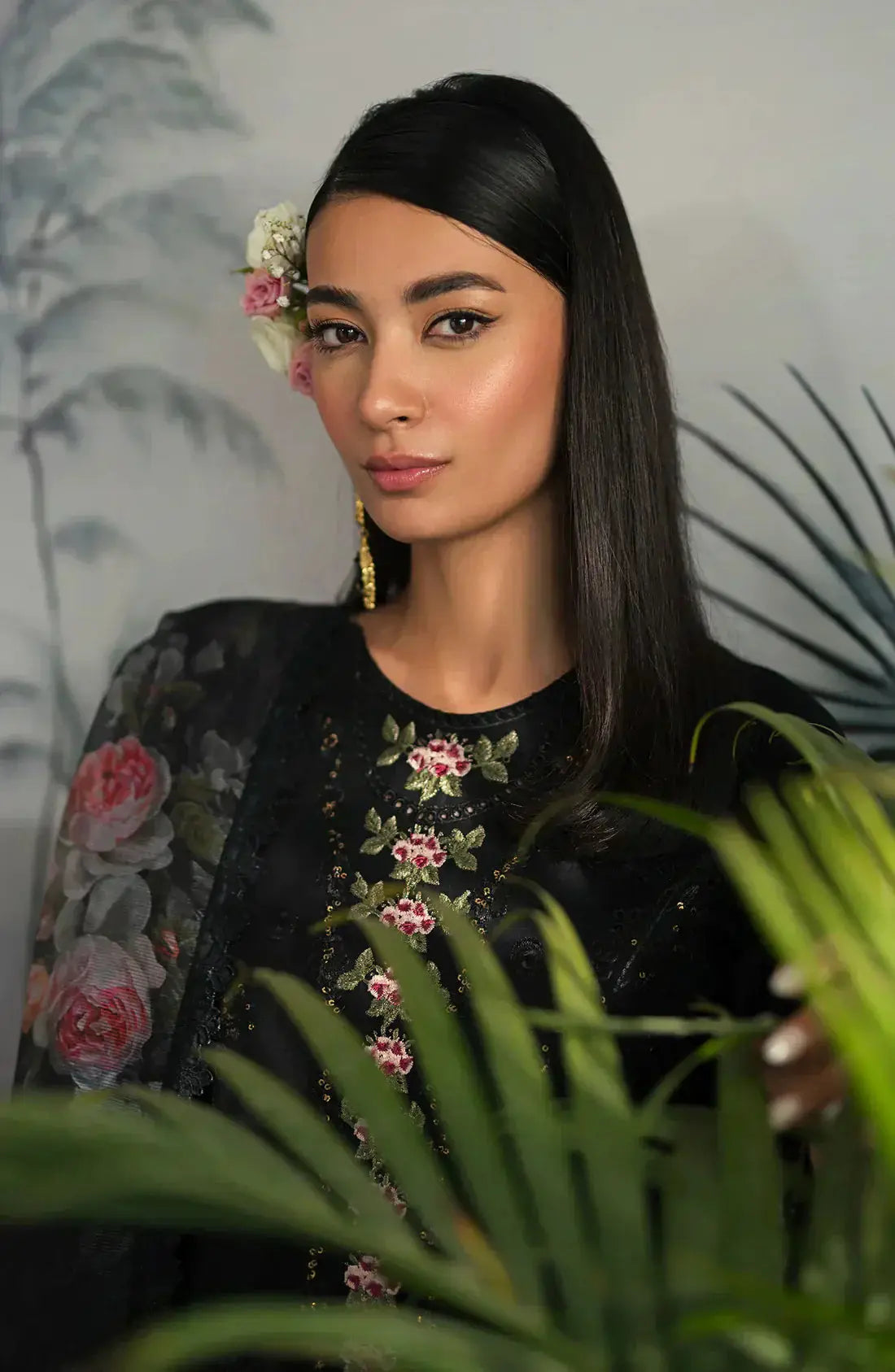 Emaan Adeel | Ayra Luxury Lawn 24 | AR-05 - Pakistani Designer Dress - by Emaan Adeel | Type: Luxury - 100% Original at Saira Sultan