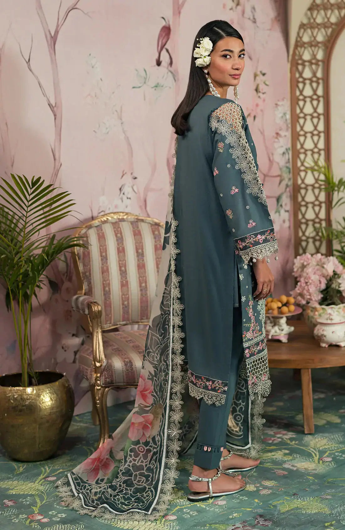 Emaan Adeel | Ayra Luxury Lawn 24 | AR-09 - Pakistani Designer Dress - by Emaan Adeel | Type: Luxury - 100% Original at Saira Sultan
