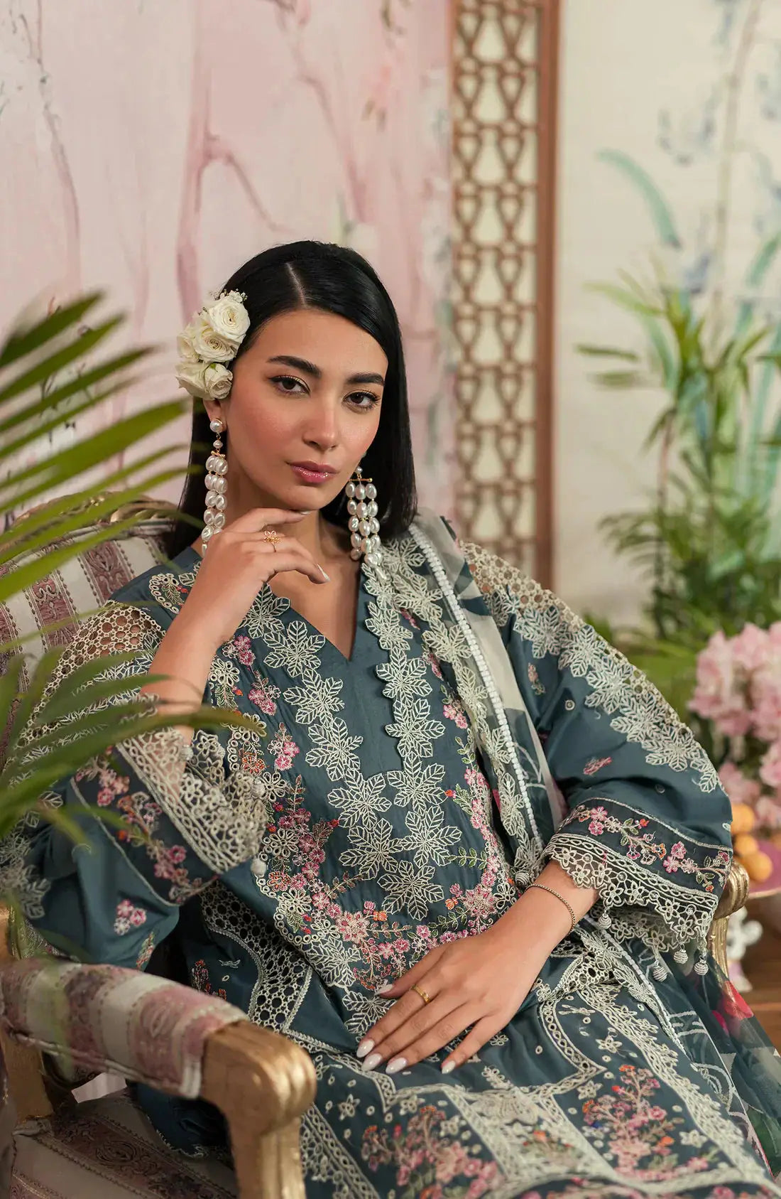 Emaan Adeel | Ayra Luxury Lawn 24 | AR-09 - Pakistani Designer Dress - by Emaan Adeel | Type: Luxury - 100% Original at Saira Sultan