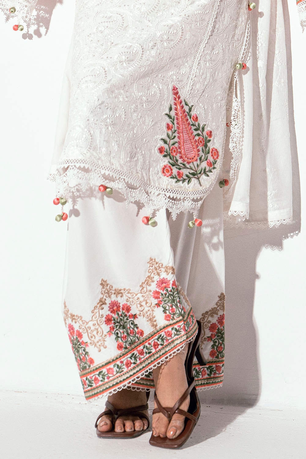Gul Ahmed | Gul Nilofer 25 | DN-52006 XL White Lawn