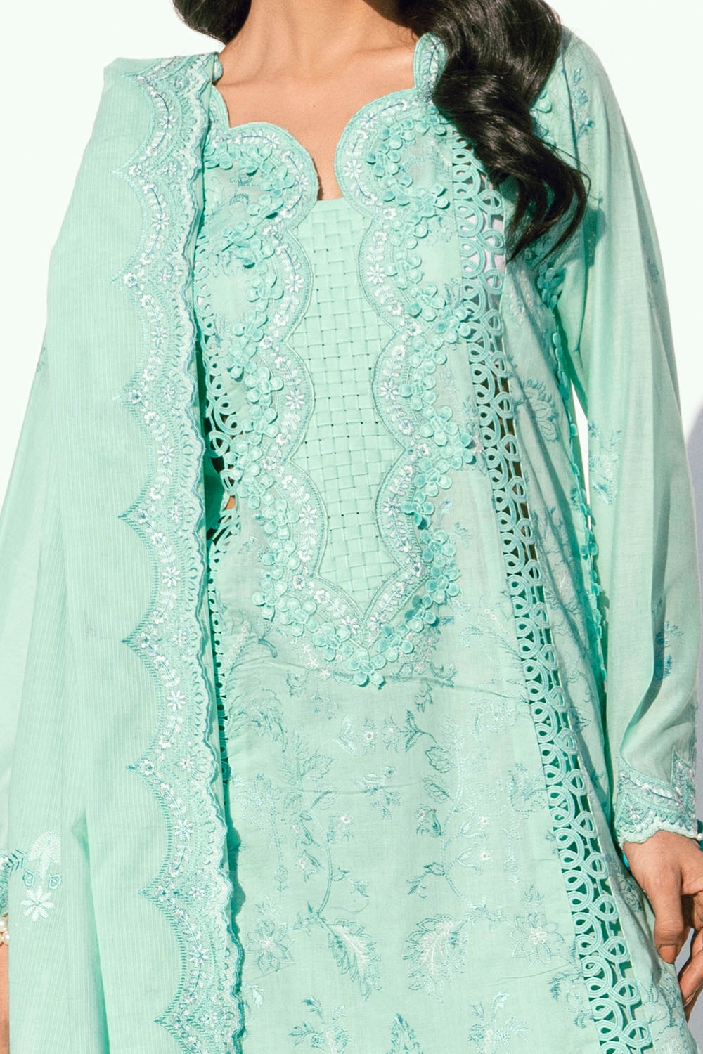 Gul Ahmed | Gul Nilofer 25 | DN-52013 XL Light Ferozi Gray Lawn