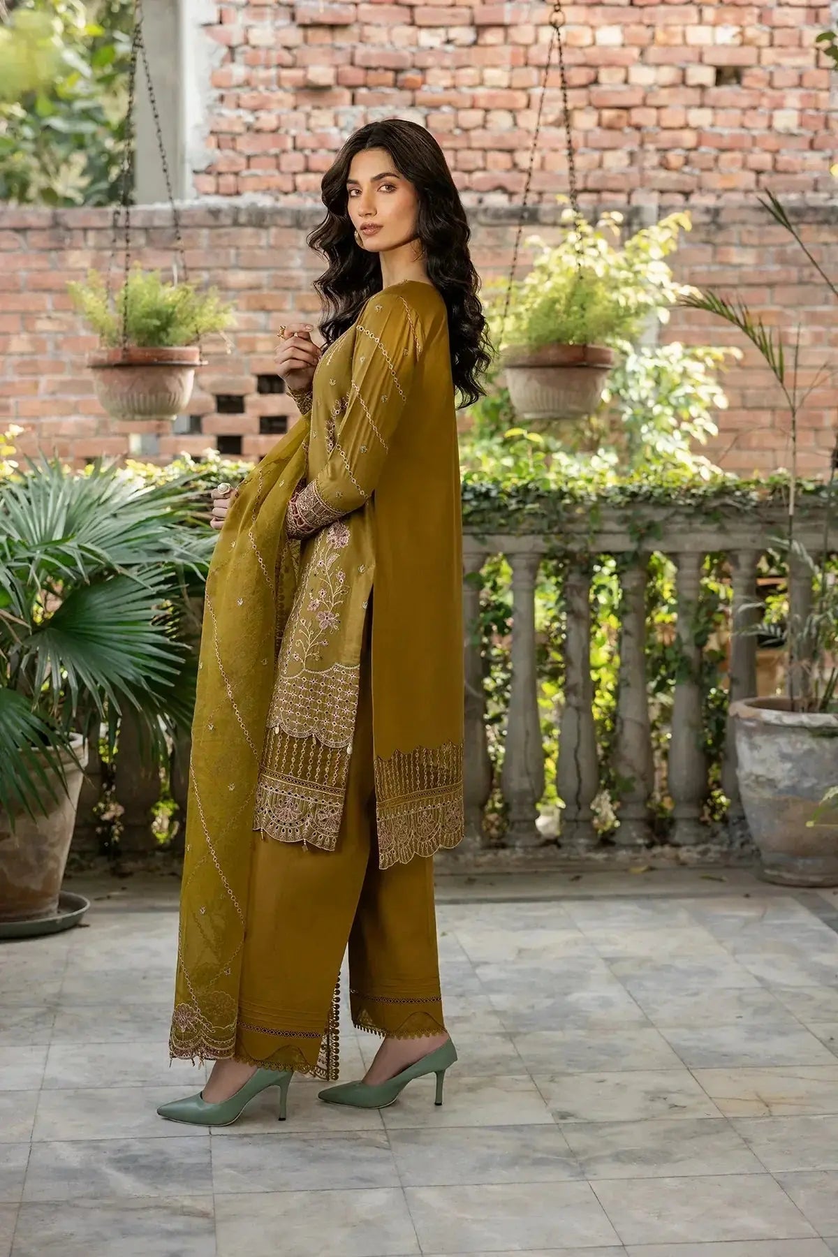 Farasha | Bahaar Embroidered Lawn | Summer Bloom - Pakistani Designer Dress - by Farasha | Type: Luxury - 100% Original at Saira Sultan