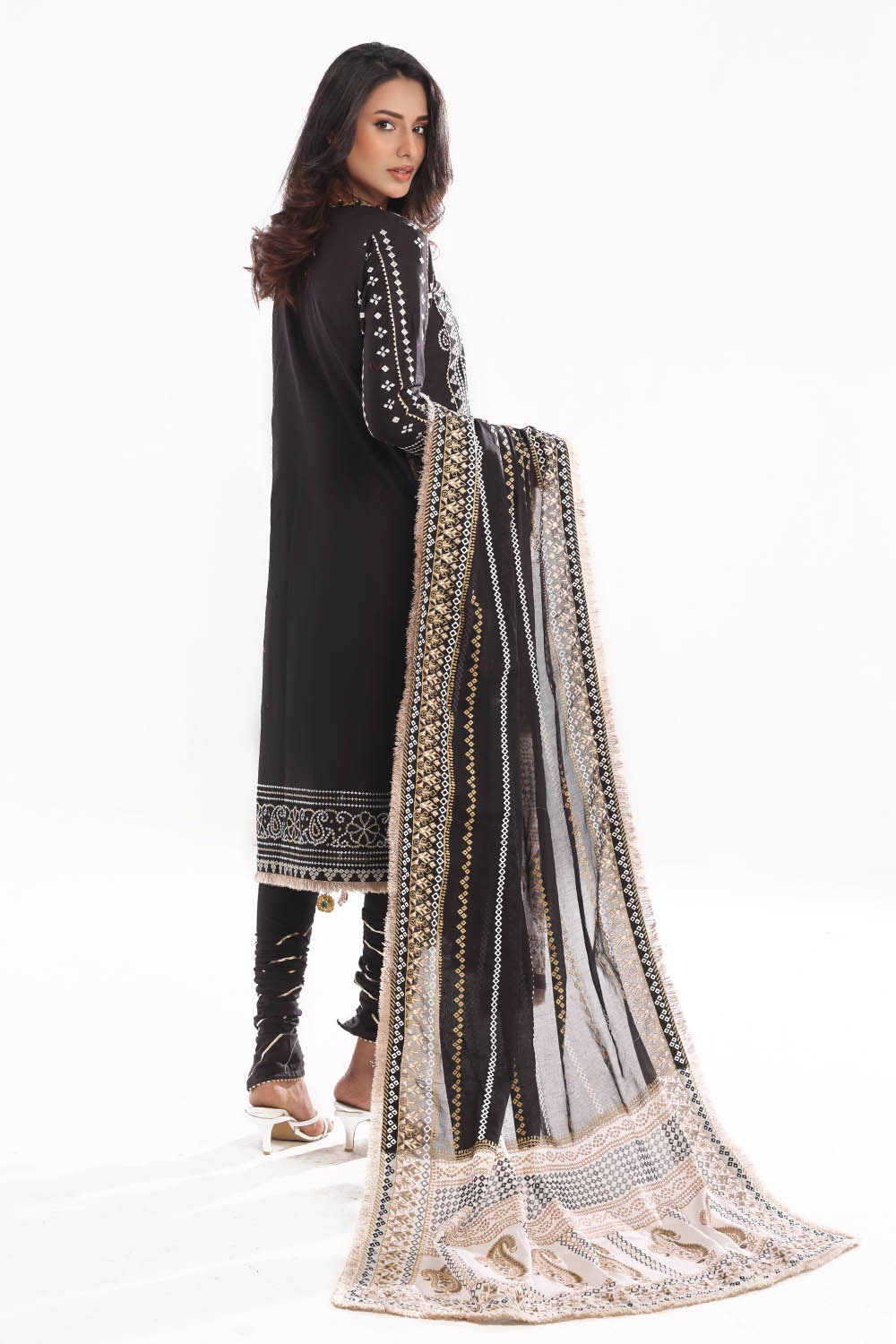 Gul Ahmed | Chunri Lawn 25 | CL-52407 S Black Lawn