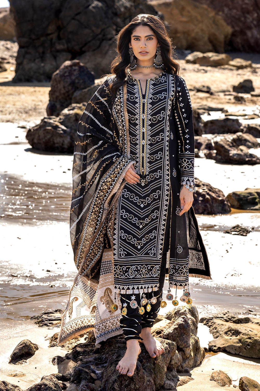 Gul Ahmed | Chunri Lawn 25 | CL-52407 L Black Lawn
