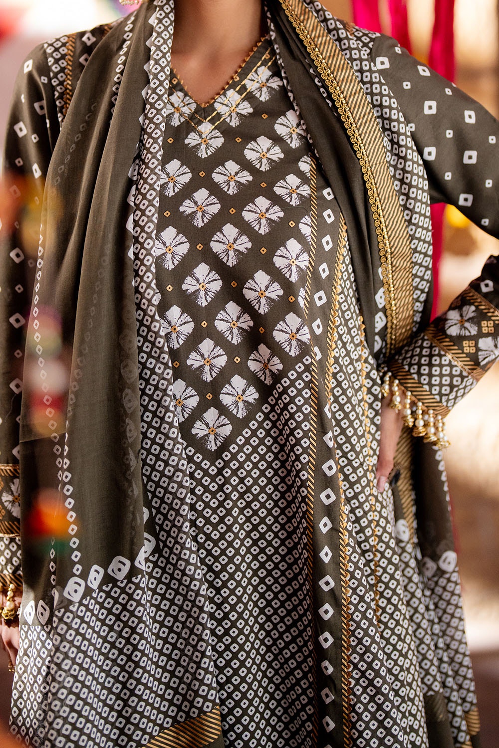 Gul Ahmed | Chunri Lawn 25 | CL-52401 B M Brown Lawn