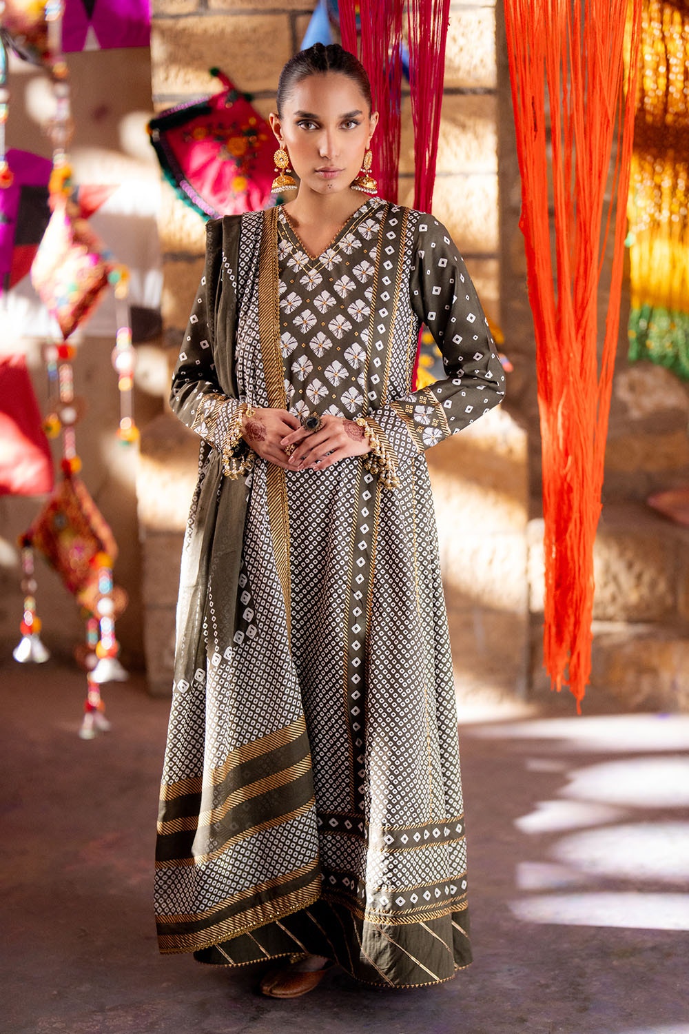 Gul Ahmed | Chunri Lawn 25 | CL-52401 B L Brown Lawn
