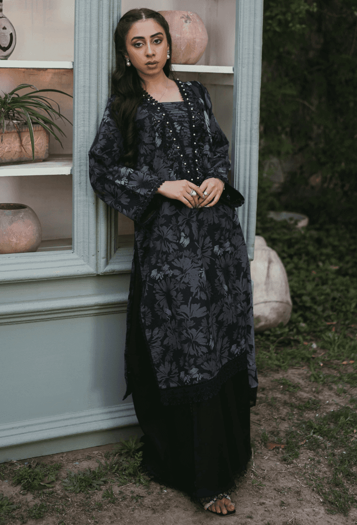 Humdum | Gardenia Lawn | D04 - Pakistani Designer Dress - by HumDum | Type: Luxury - 100% Original at Saira Sultan