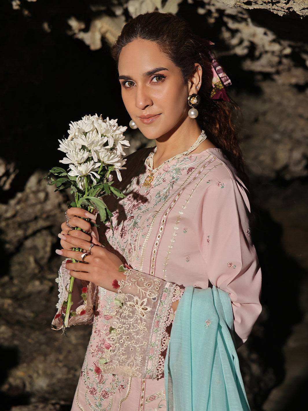 Izel | Saahil Signature Lawn 24 | SOFFIO - Pakistani Designer Dress - by Izel | Type: Luxury - 100% Original at Saira Sultan