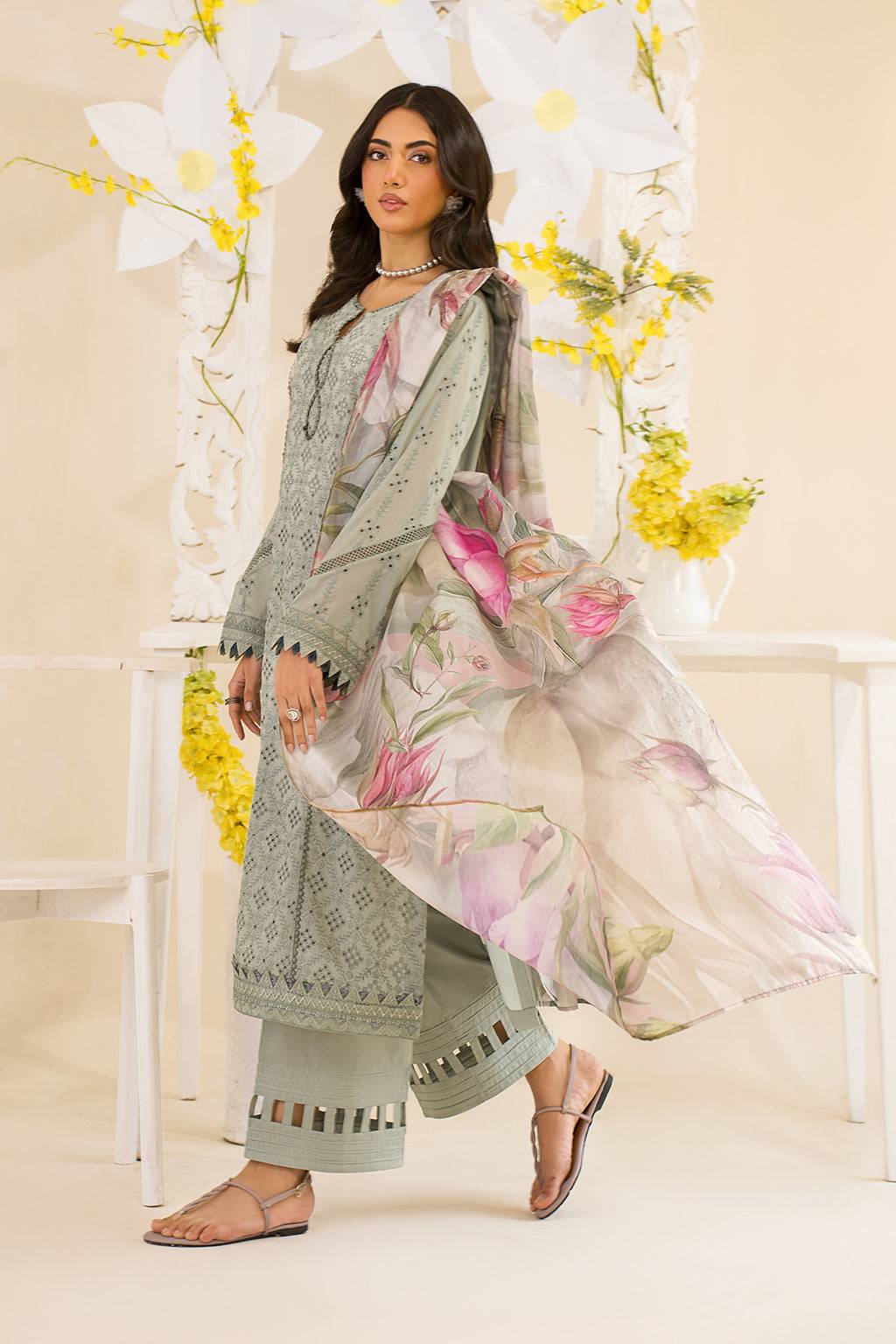 Iznik | Lawnkari 24 | UE-189 SLEEKCHIC - Pakistani Designer Dress - by Iznik | Type: Formal - 100% Original at Saira Sultan