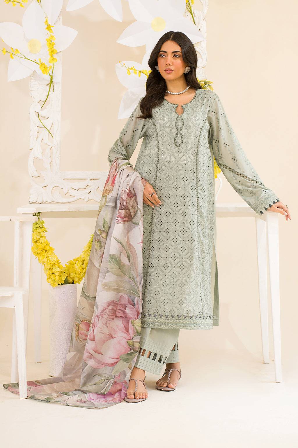 Iznik | Lawnkari 24 | UE-189 SLEEKCHIC - Pakistani Designer Dress - by Iznik | Type: Formal - 100% Original at Saira Sultan