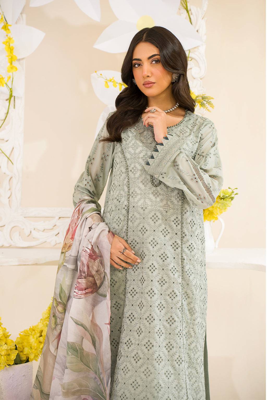 Iznik | Lawnkari 24 | UE-189 SLEEKCHIC - Pakistani Designer Dress - by Iznik | Type: Formal - 100% Original at Saira Sultan