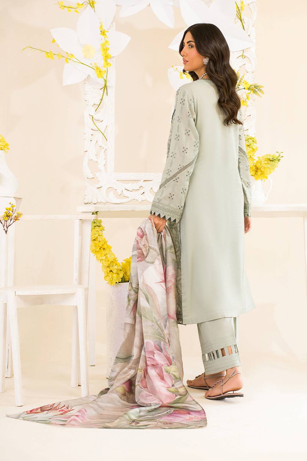 Iznik | Lawnkari 24 | UE-189 SLEEKCHIC - Pakistani Designer Dress - by Iznik | Type: Formal - 100% Original at Saira Sultan