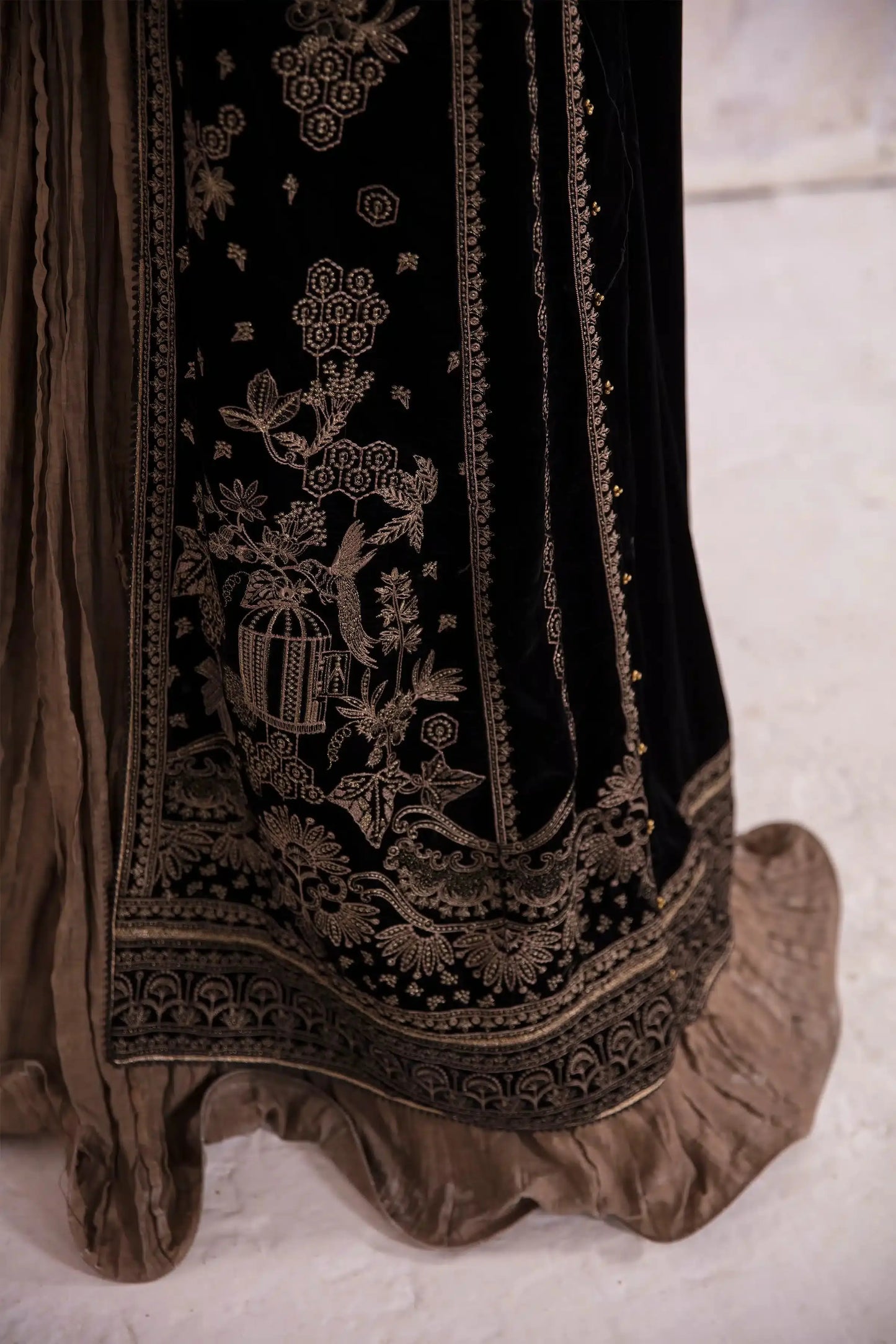 Jazmin | Velvet 23 | VF-2001 - Pakistani Designer Dress - by Jazmin | Type: Formal - 100% Original at Saira Sultan