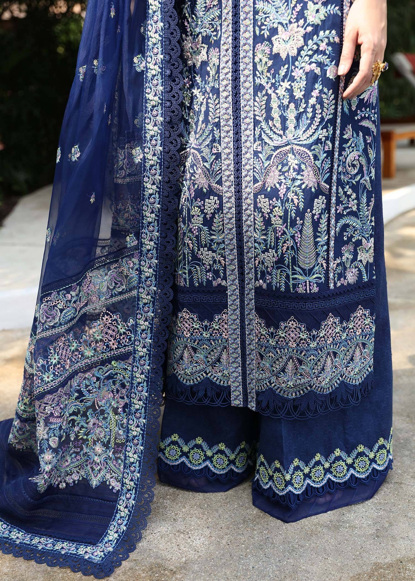 Kanwal Malik | Sareen Luxury Lawn 24 | Rohma - Pakistani Designer Dress - by Kanwal Malik | Type: Luxury - 100% Original at Saira Sultan