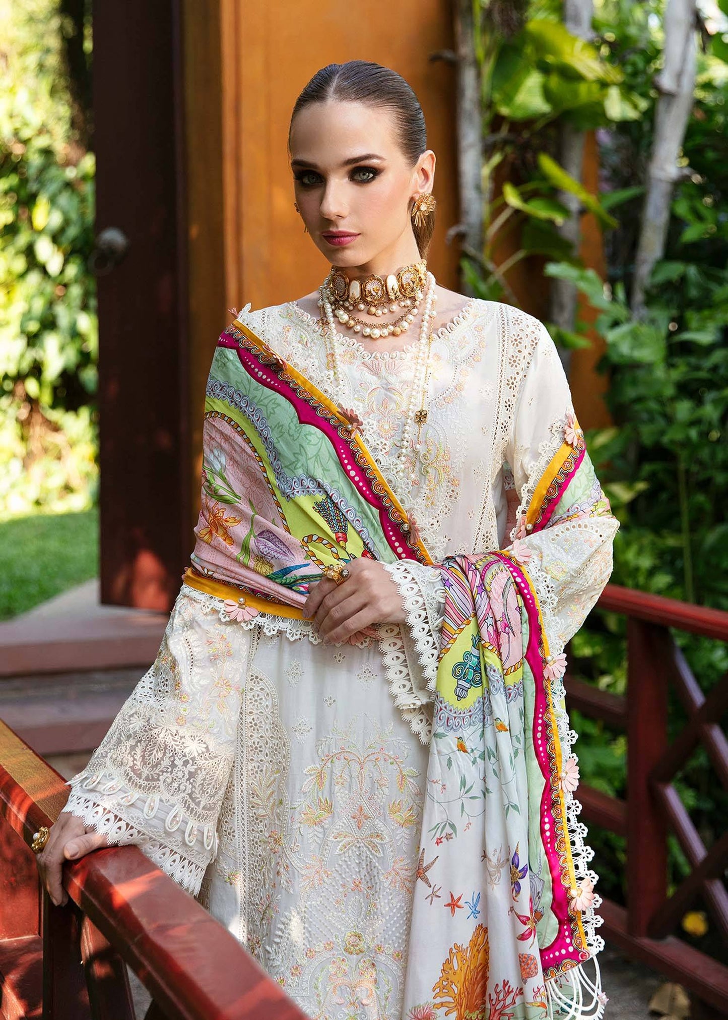 Kanwal Malik | Sareen Luxury Lawn 24 | Daisy - Pakistani Designer Dress - by Kanwal Malik | Type: Luxury - 100% Original at Saira Sultan