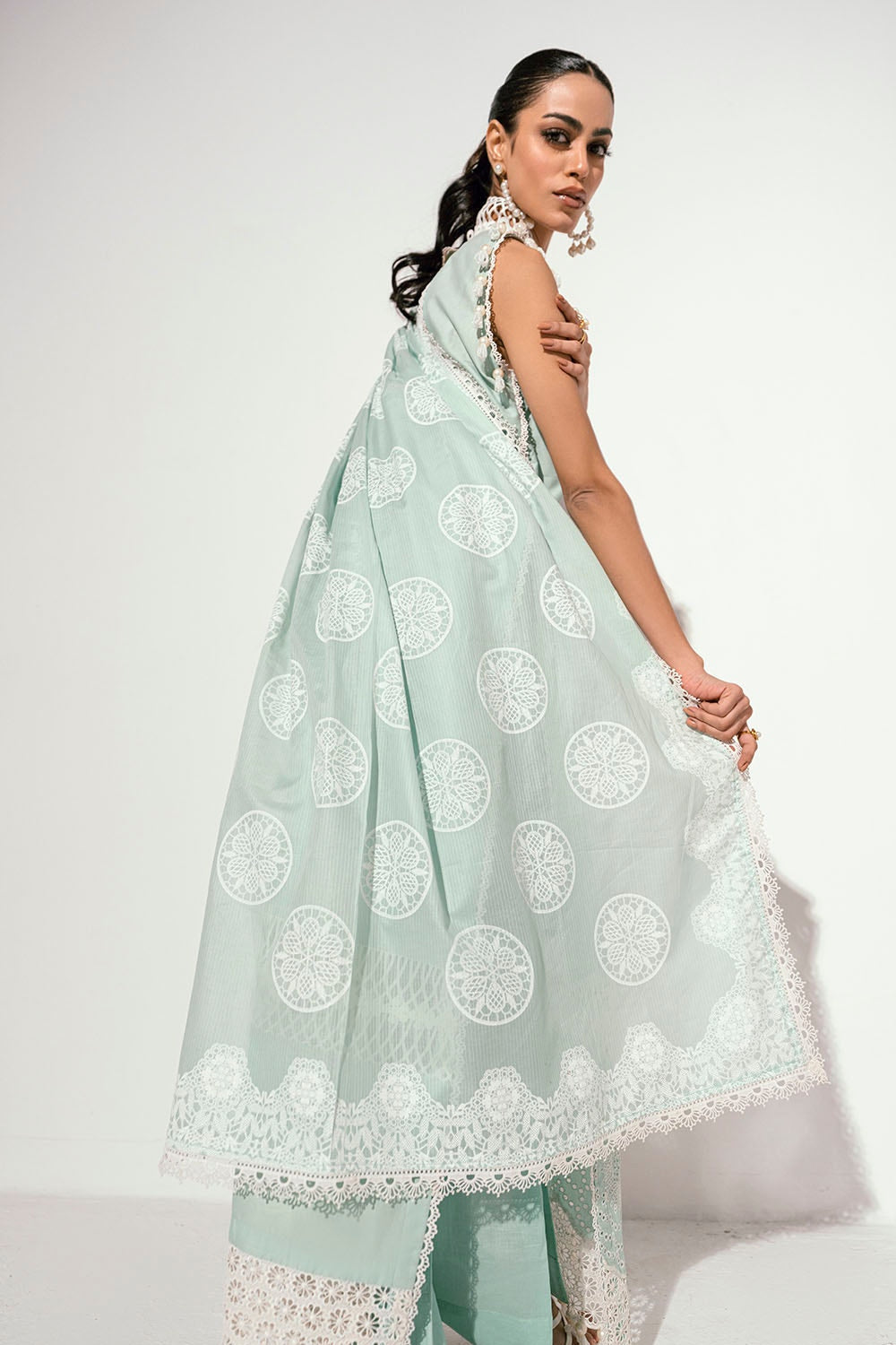 Gul Ahmed | Gul Nilofer 25 | DN-52023 M Greenish Gray Lawn