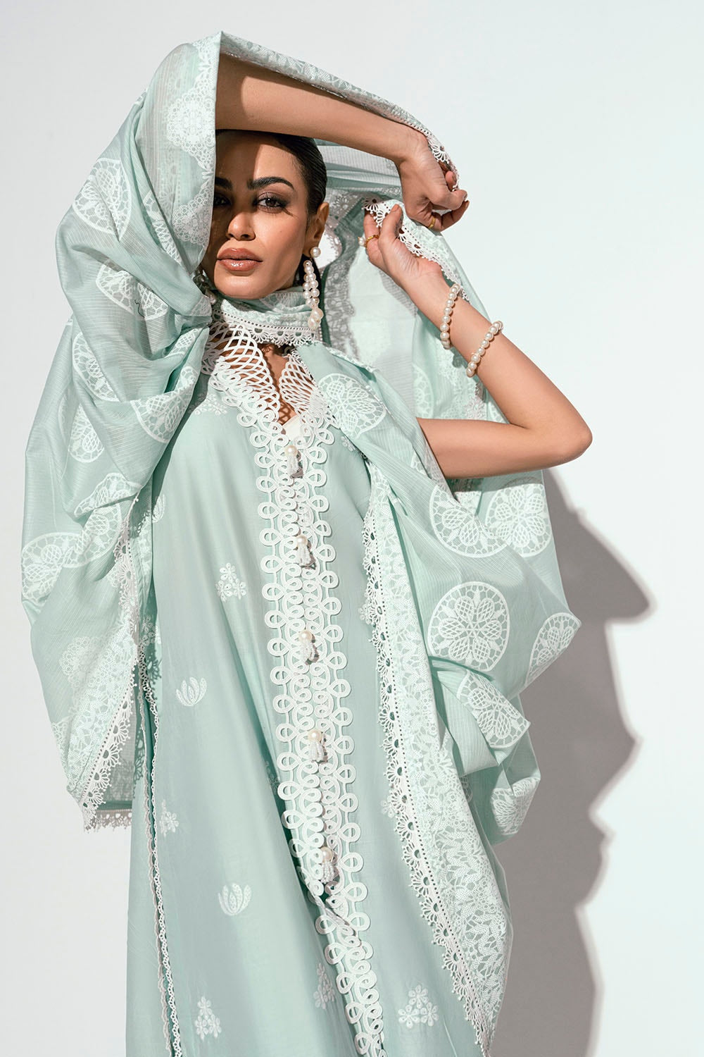 Gul Ahmed | Gul Nilofer 25 | DN-52023 XL Greenish Gray Lawn
