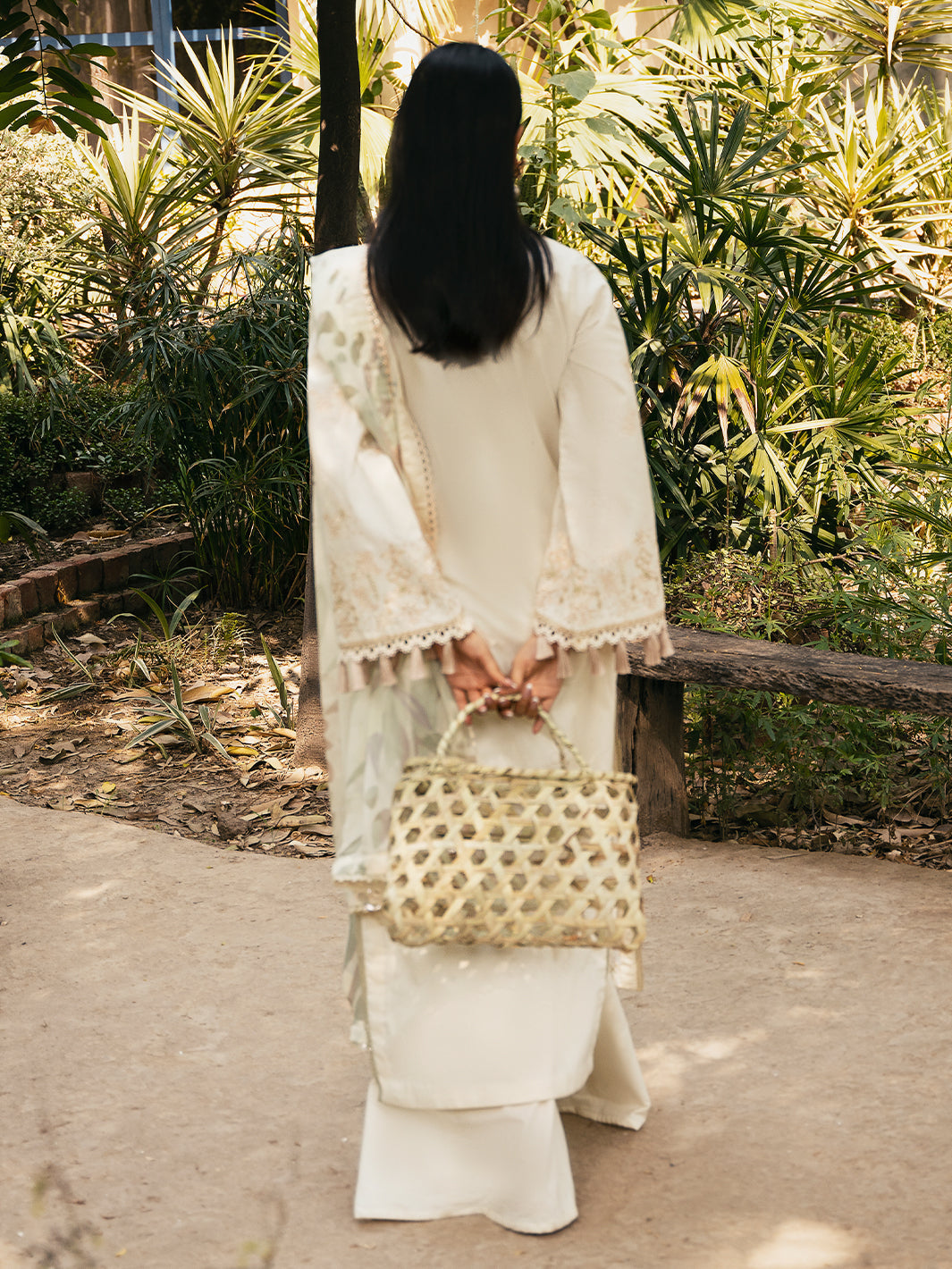 Izel | Dastak Luxury Lawn | MAAHAY S Off White Lawn