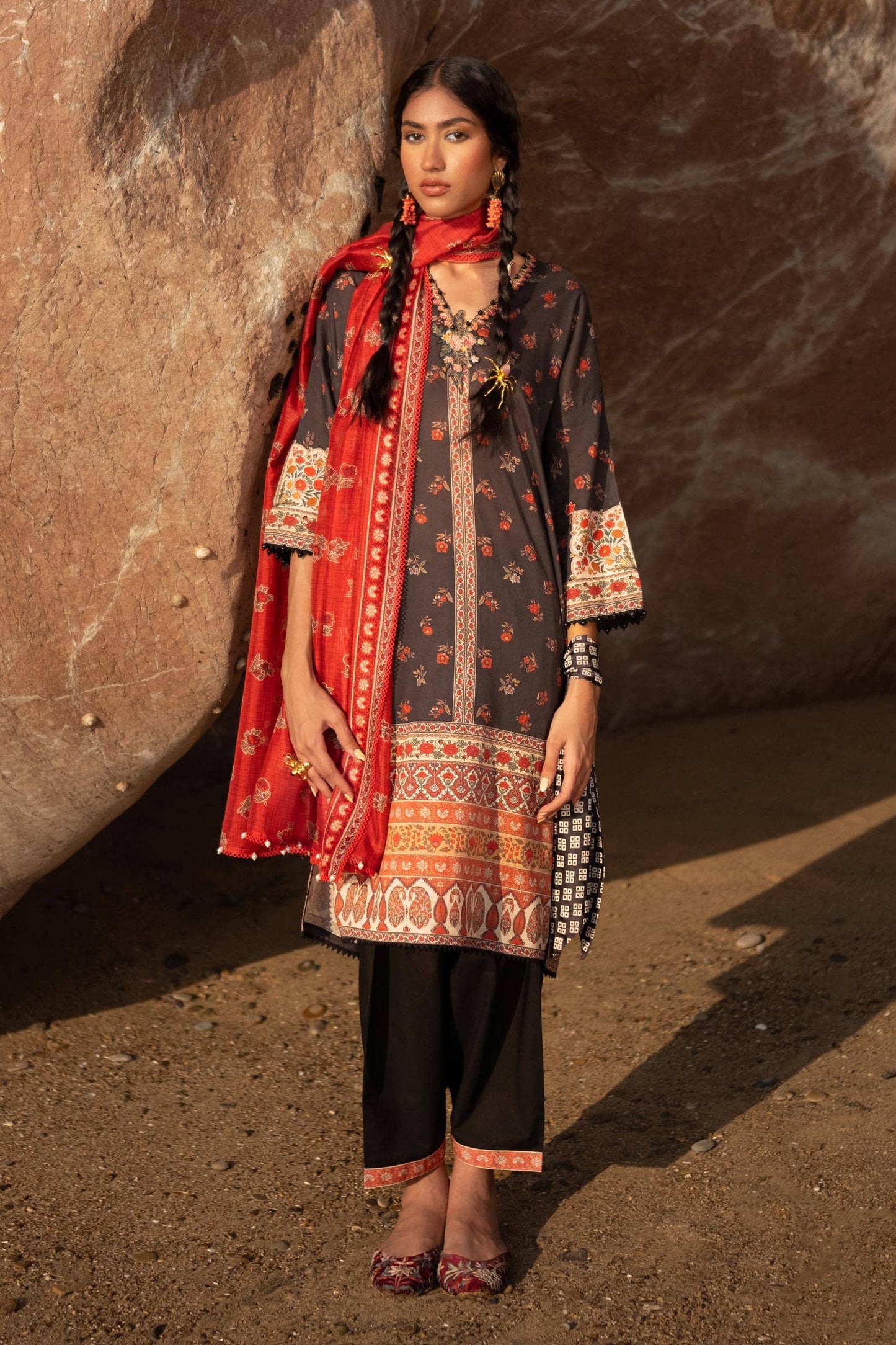 Sana Safinaz | Mahay Spring 24 | H241-017A-2BK - Pakistani Designer Dress - by Sana Safinaz | Type: Luxury - 100% Original at Saira Sultan