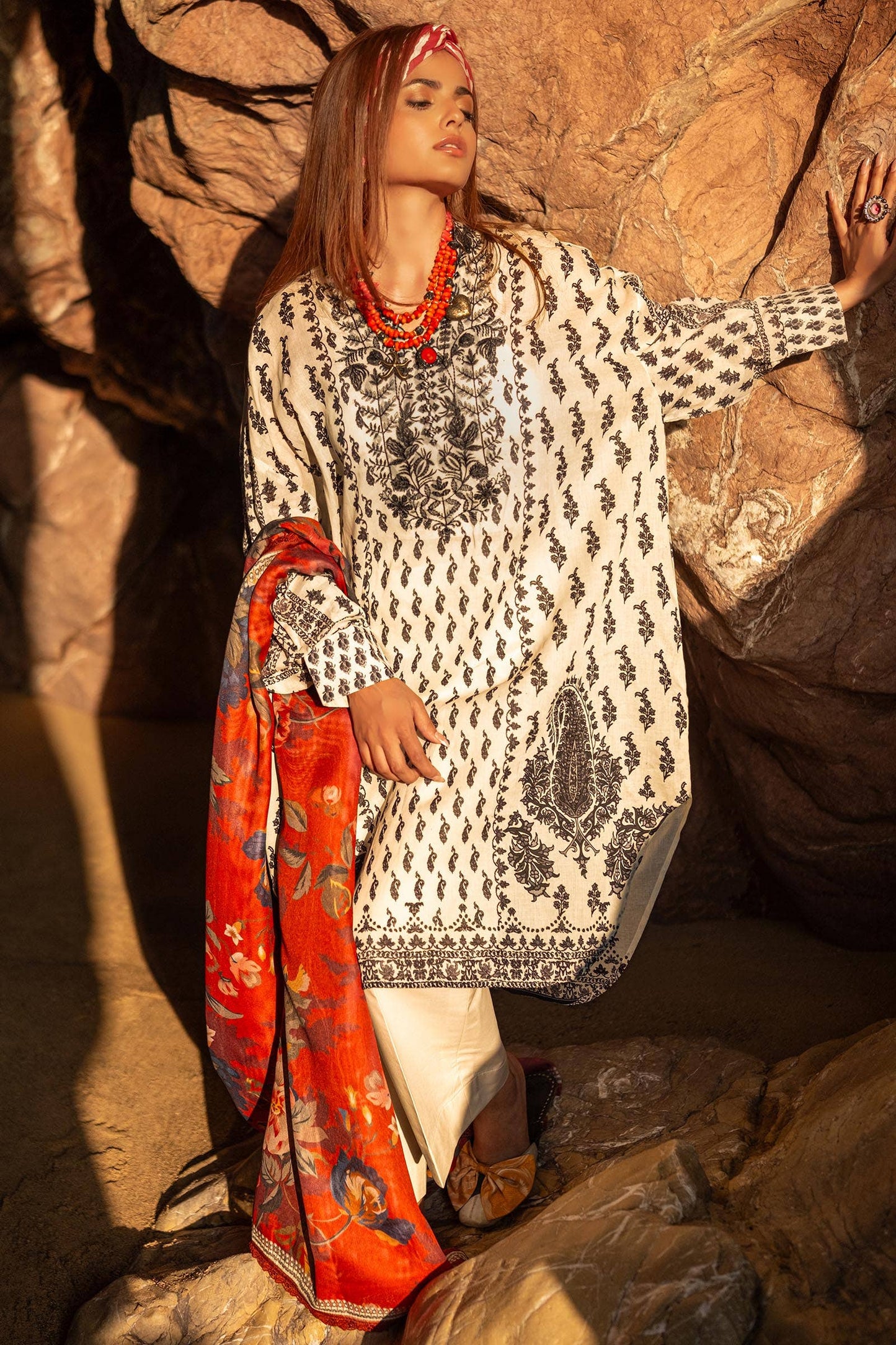 Sana Safinaz | Mahay Spring 24 | H241-006A-2BS - Pakistani Designer Dress - by Sana Safinaz | Type: Luxury - 100% Original at Saira Sultan