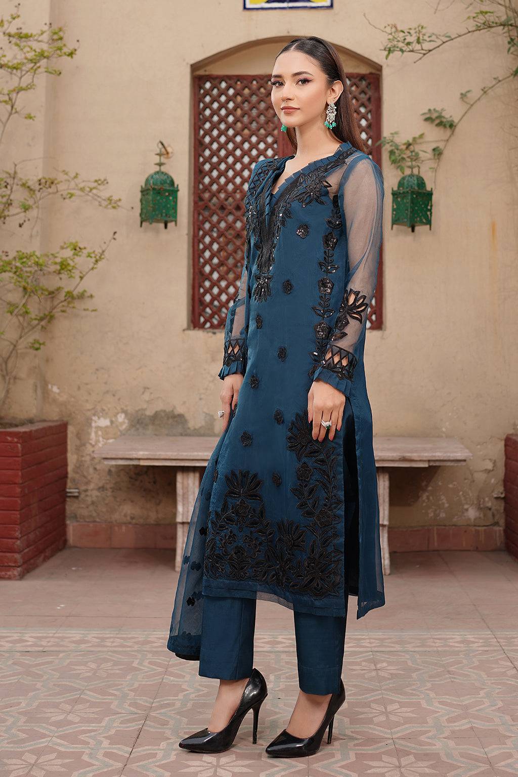 Maryams | Luxury Eid Pret | M-1102 - Pakistani Designer Dress - by Maryams | Type: Luxury - 100% Original at Saira Sultan