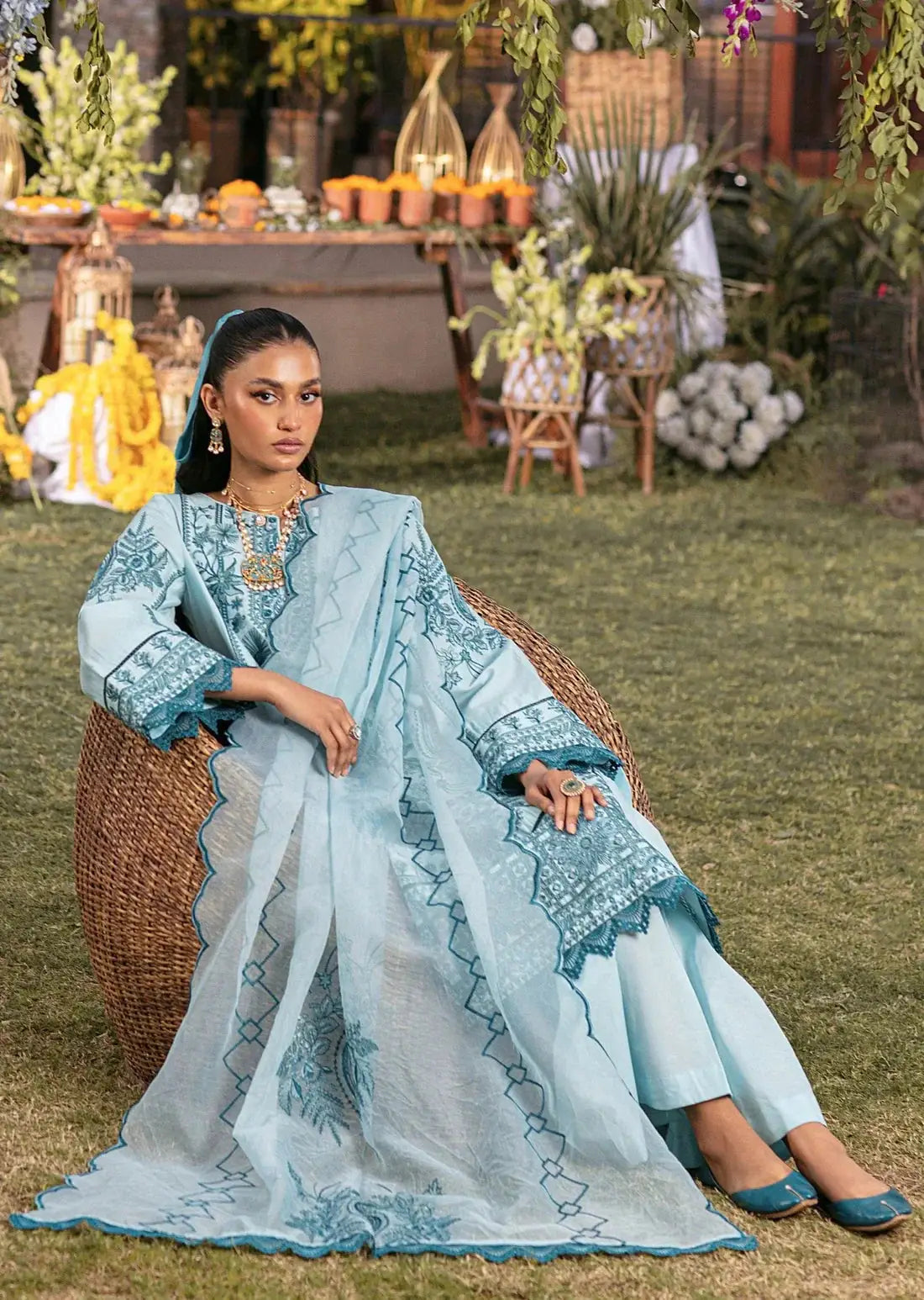 Mohagni | Muntazir Luxury Lawn 24 | CM-10 - Pakistani Designer Dress - by Mohagni | Type: Luxury - 100% Original at Saira Sultan