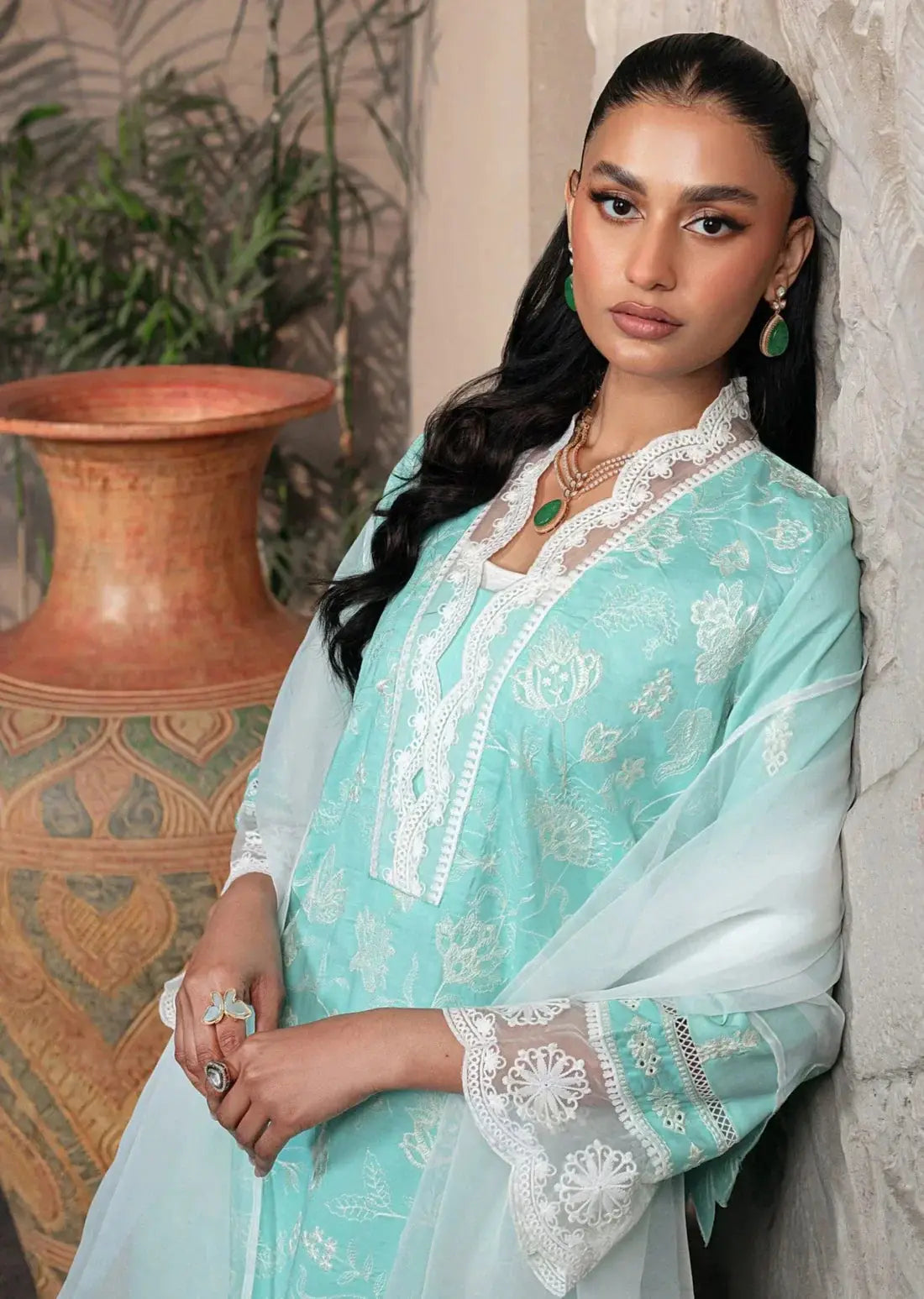 Mohagni | Muntazir Luxury Lawn 24 | MGZ-09 - Pakistani Designer Dress - by Mohagni | Type: Luxury - 100% Original at Saira Sultan