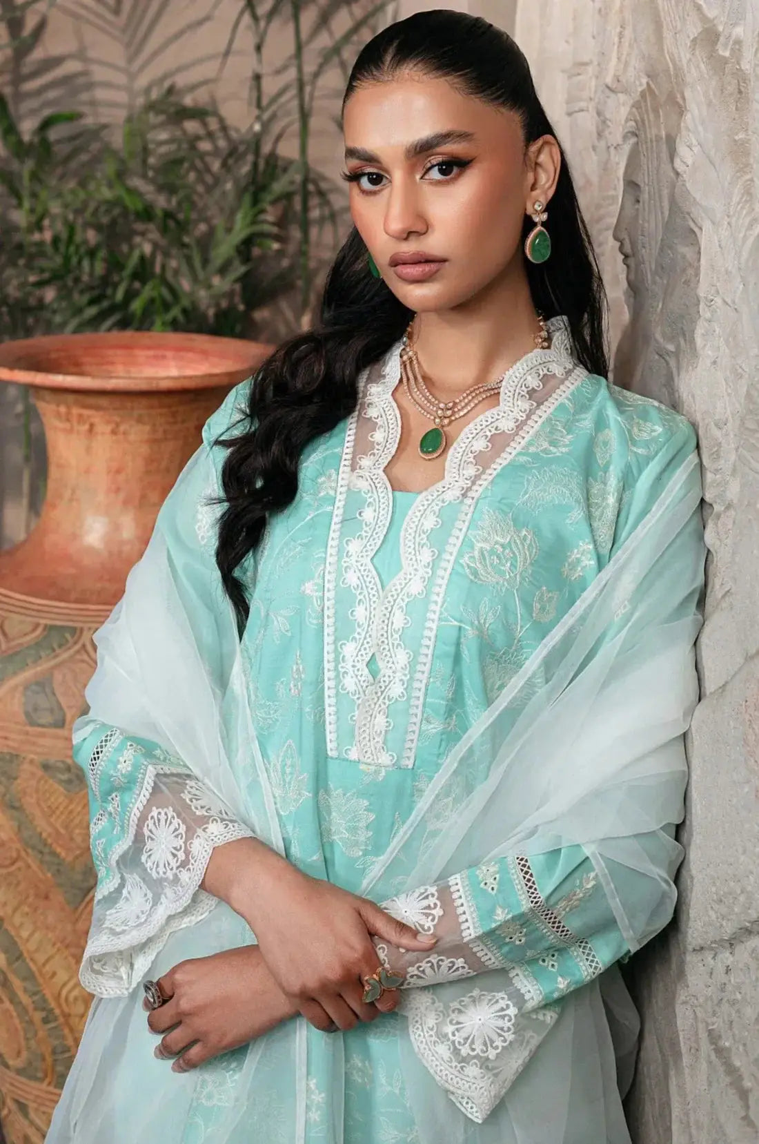 Mohagni | Muntazir Luxury Lawn 24 | MGZ-09 - Pakistani Designer Dress - by Mohagni | Type: Luxury - 100% Original at Saira Sultan