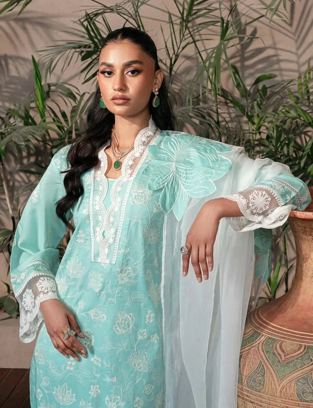 Mohagni | Muntazir Luxury Lawn 24 | MGZ-09 - Pakistani Designer Dress - by Mohagni | Type: Luxury - 100% Original at Saira Sultan