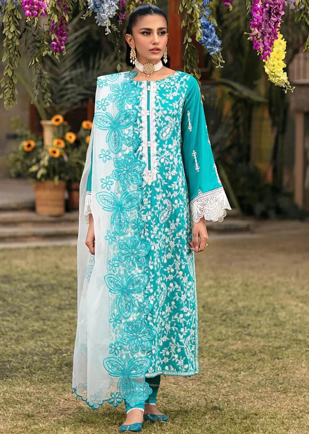 Mohagni | Muntazir Luxury Lawn 24 | MGZ-10 - Pakistani Designer Dress - by Mohagni | Type: Luxury - 100% Original at Saira Sultan
