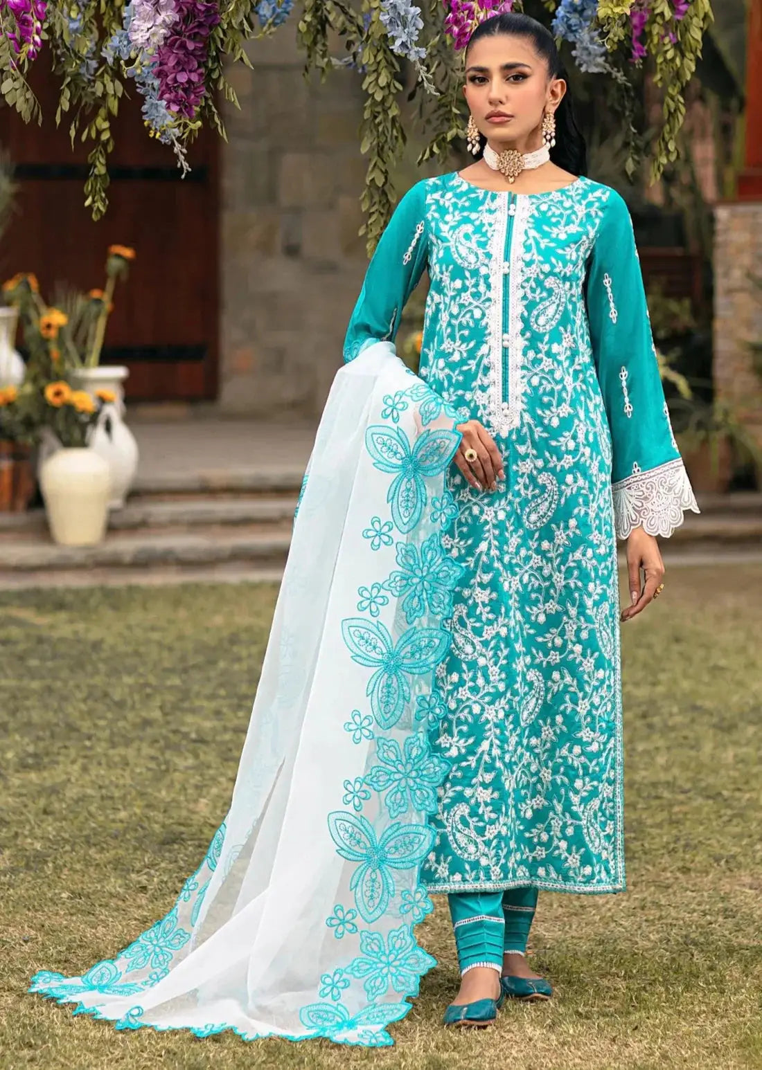 Mohagni | Muntazir Luxury Lawn 24 | MGZ-10 - Pakistani Designer Dress - by Mohagni | Type: Luxury - 100% Original at Saira Sultan