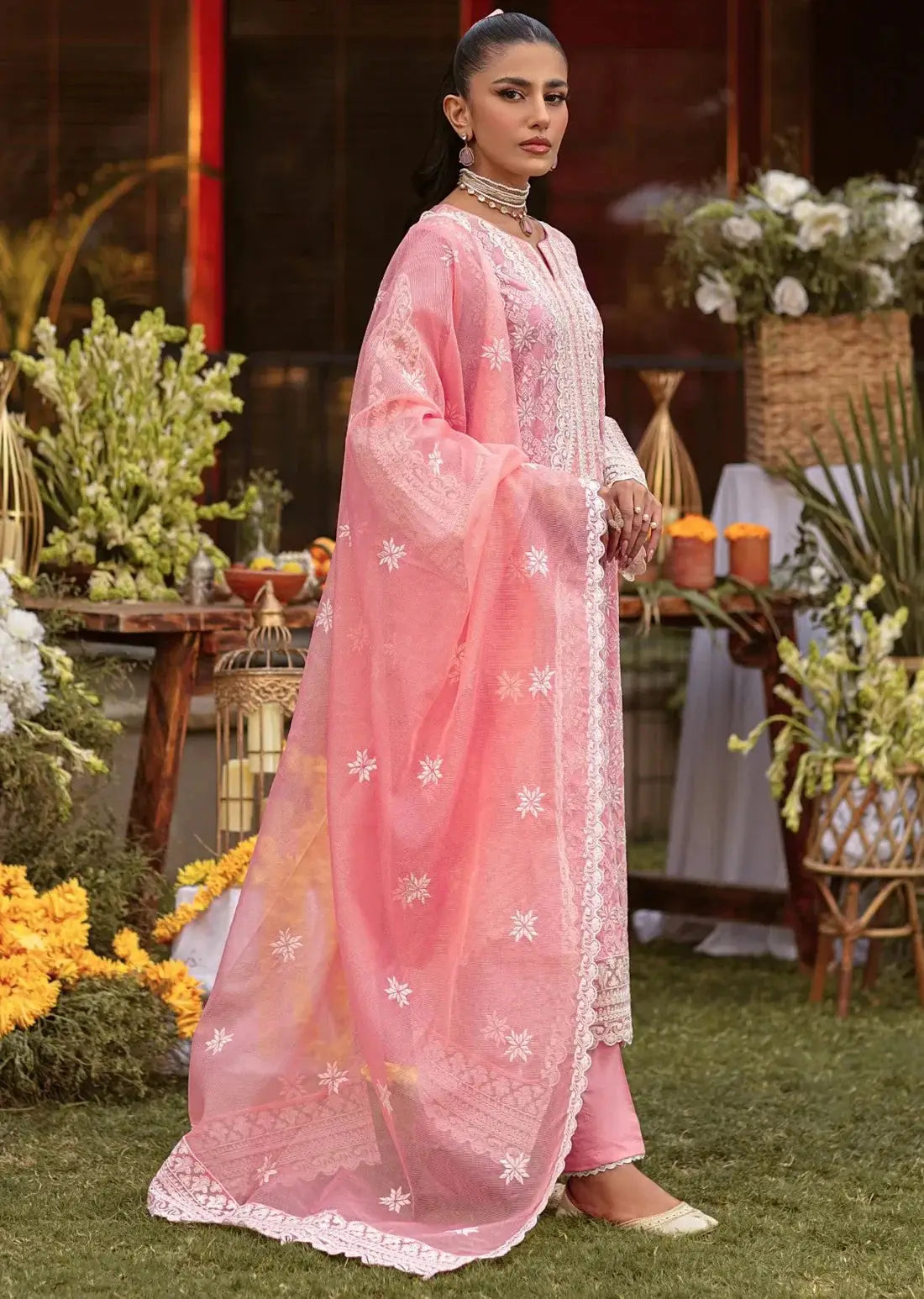 Mohagni | Muntazir Luxury Lawn 24 | MGZ-12 - Pakistani Designer Dress - by Mohagni | Type: Luxury - 100% Original at Saira Sultan