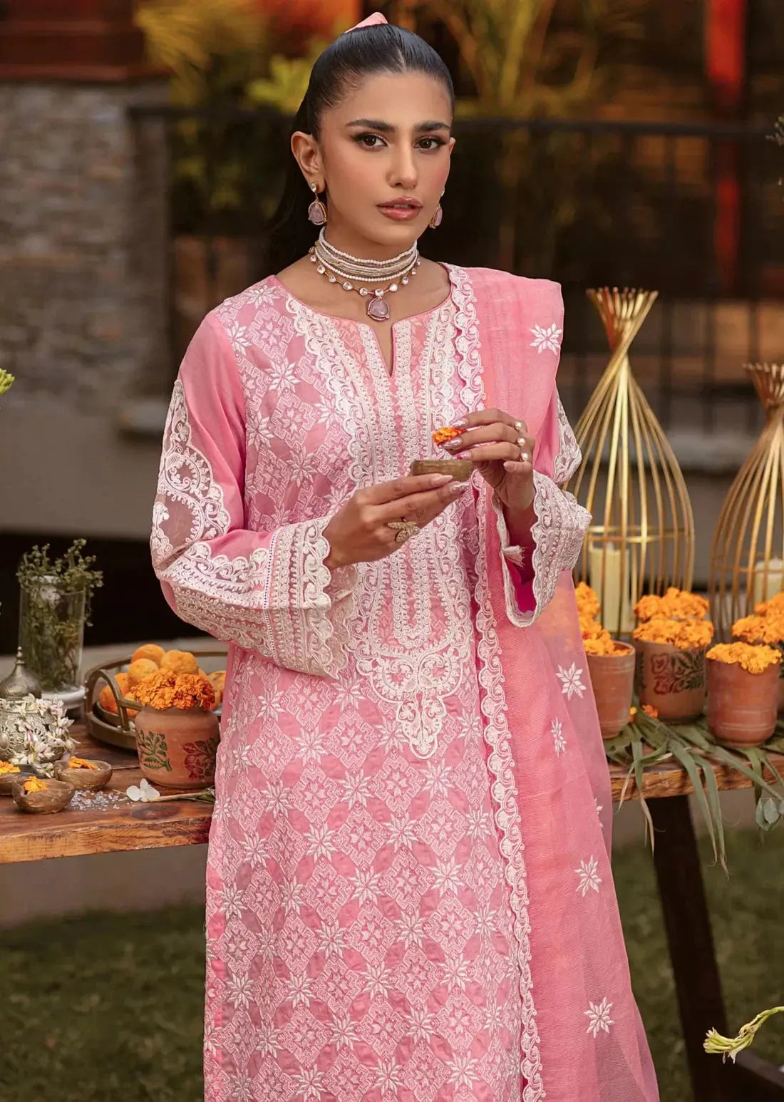 Mohagni | Muntazir Luxury Lawn 24 | MGZ-12 - Pakistani Designer Dress - by Mohagni | Type: Luxury - 100% Original at Saira Sultan