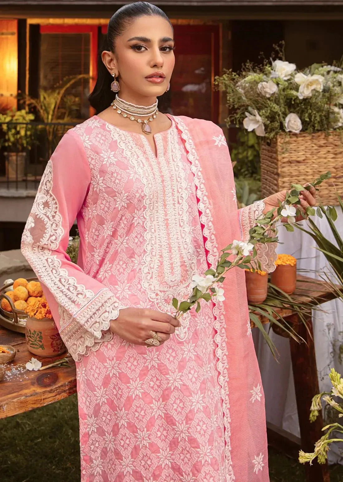 Mohagni | Muntazir Luxury Lawn 24 | MGZ-12 - Pakistani Designer Dress - by Mohagni | Type: Luxury - 100% Original at Saira Sultan