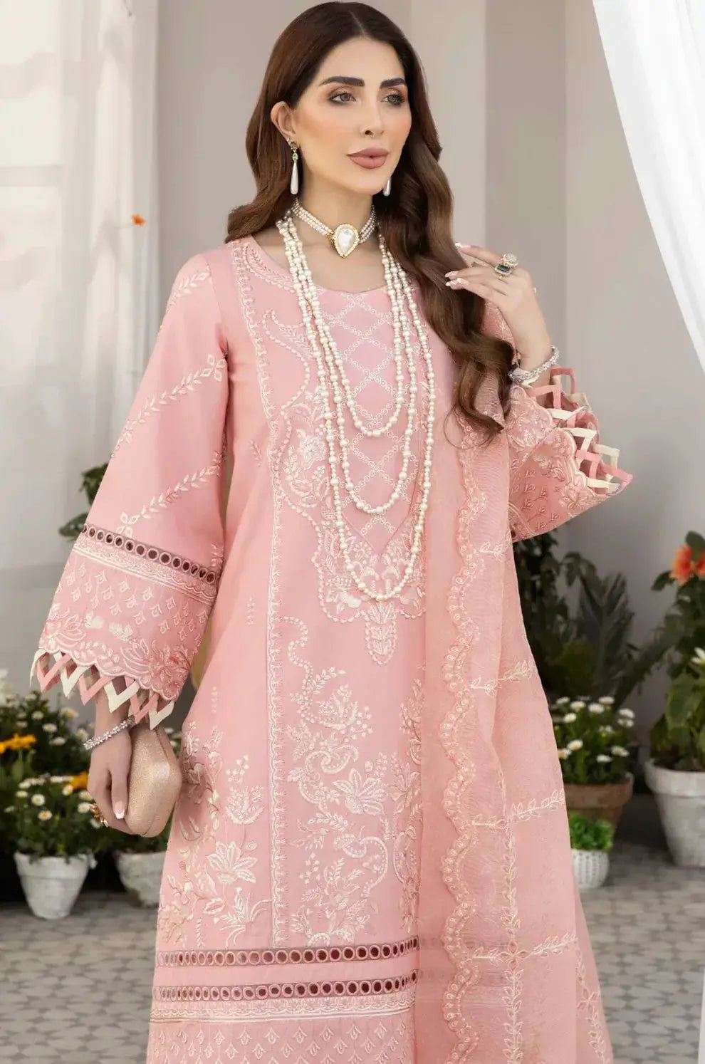 Mohagni | Muntazir Luxury Lawn 24 | AM-07 - Pakistani Designer Dress - by Mohagni | Type: Luxury - 100% Original at Saira Sultan
