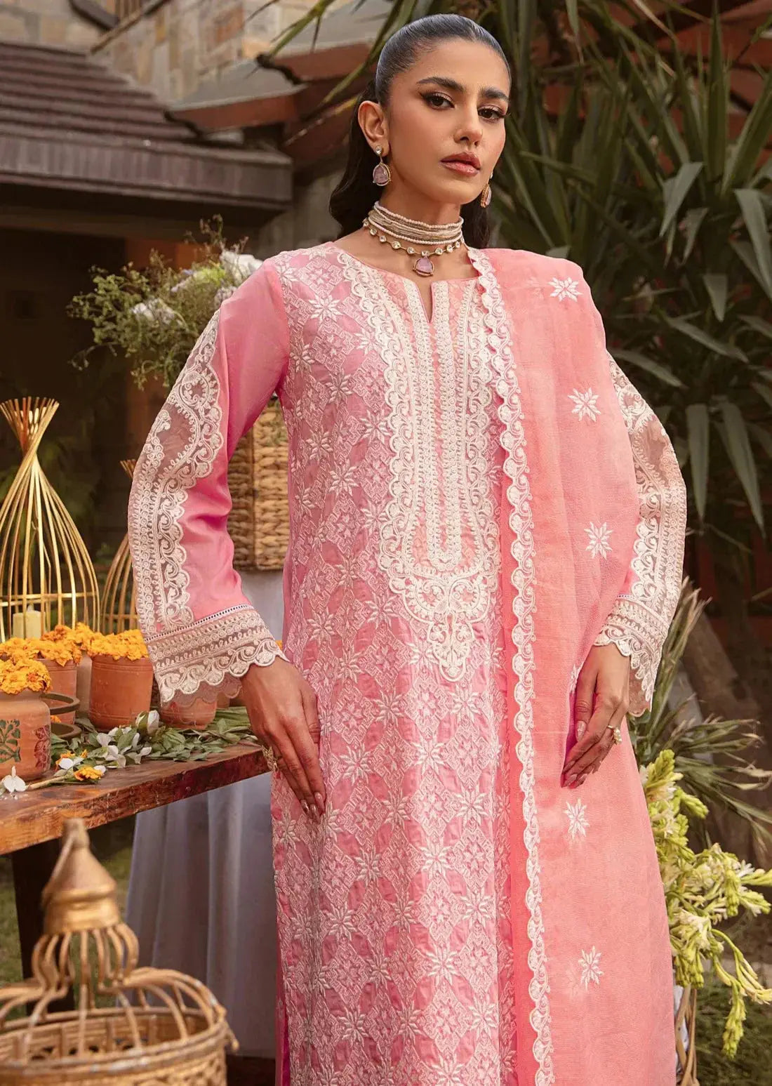 Mohagni | Muntazir Luxury Lawn 24 | MGZ-12 - Pakistani Designer Dress - by Mohagni | Type: Luxury - 100% Original at Saira Sultan