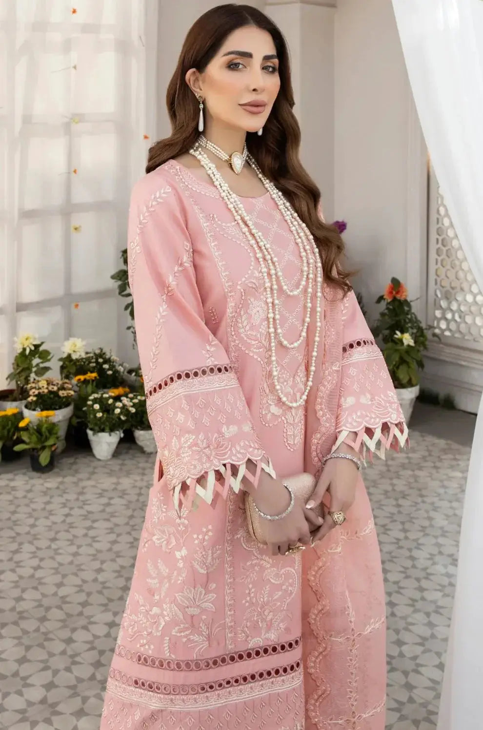 Mohagni | Muntazir Luxury Lawn 24 | AM-07 - Pakistani Designer Dress - by Mohagni | Type: Luxury - 100% Original at Saira Sultan