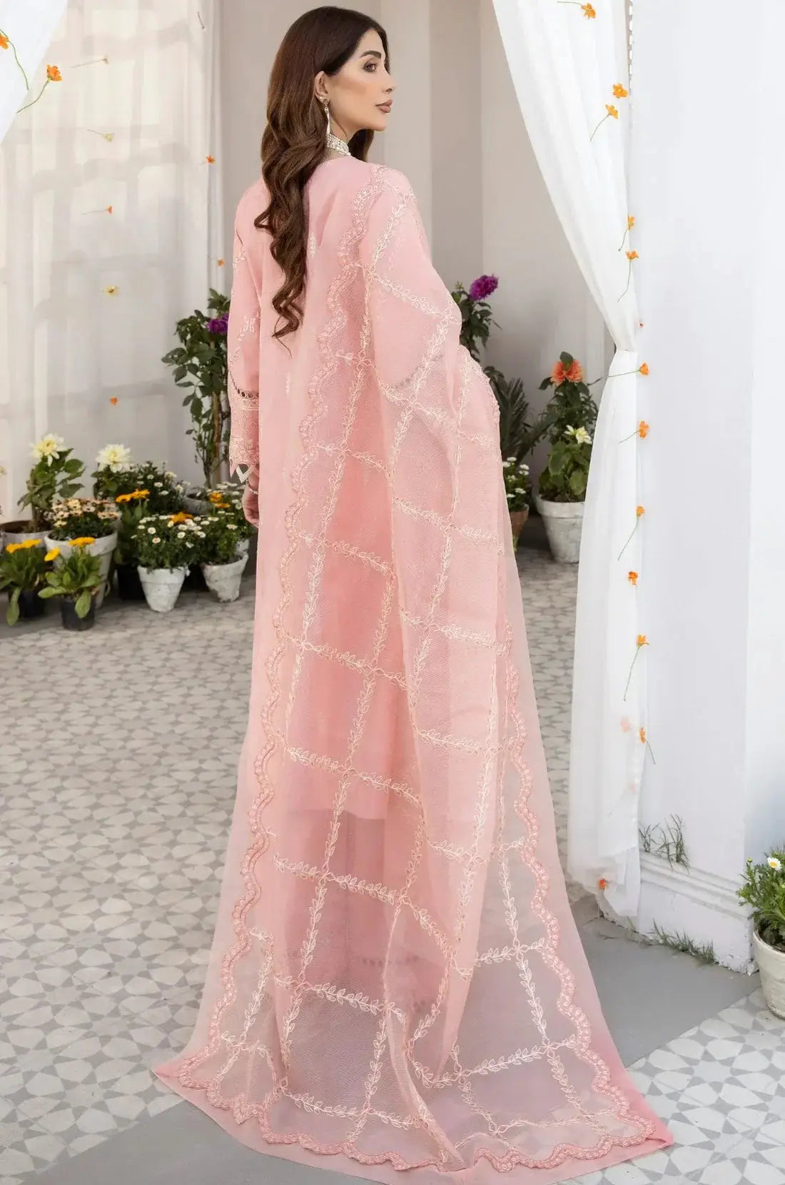 Mohagni | Muntazir Luxury Lawn 24 | AM-07 - Pakistani Designer Dress - by Mohagni | Type: Luxury - 100% Original at Saira Sultan