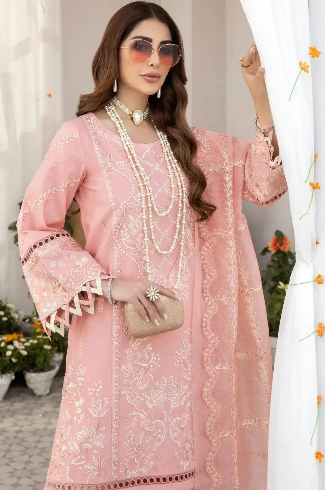 Mohagni | Muntazir Luxury Lawn 24 | AM-07 - Pakistani Designer Dress - by Mohagni | Type: Luxury - 100% Original at Saira Sultan