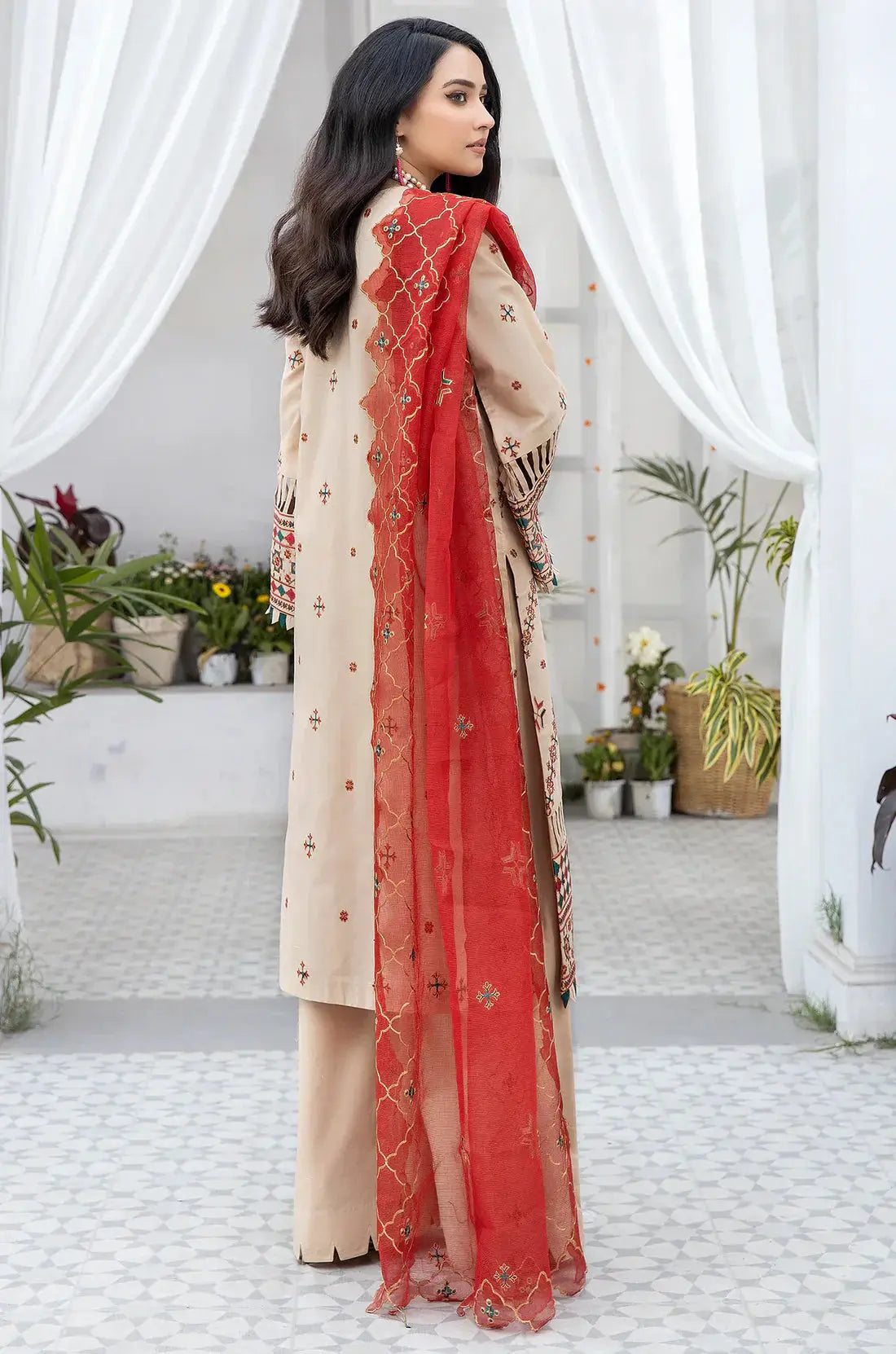 Mohagni | Muntazir Luxury Lawn 24 | AM-15 - Pakistani Designer Dress - by Mohagni | Type: Luxury - 100% Original at Saira Sultan