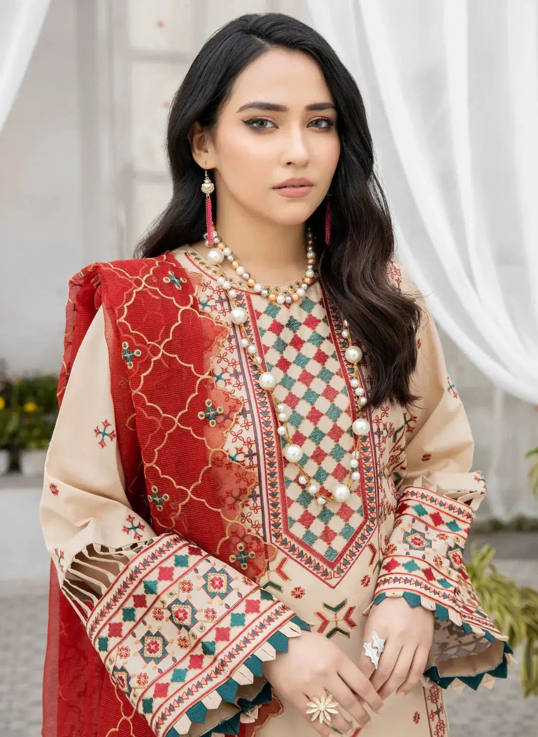 Mohagni | Muntazir Luxury Lawn 24 | AM-15 - Pakistani Designer Dress - by Mohagni | Type: Luxury - 100% Original at Saira Sultan