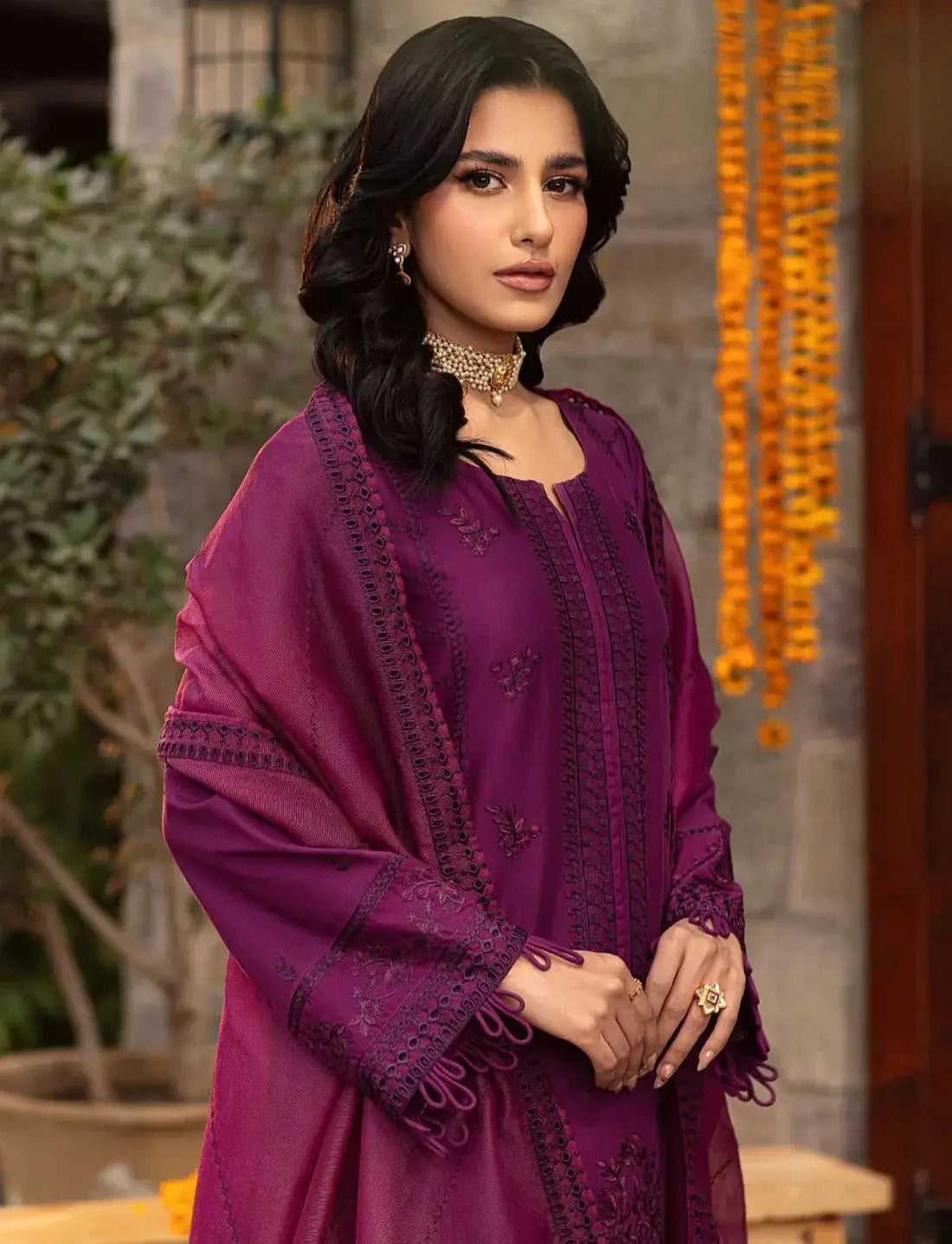 Mohagni | Muntazir Luxury Lawn 24 | CM-02 - Pakistani Designer Dress - by Mohagni | Type: Luxury - 100% Original at Saira Sultan