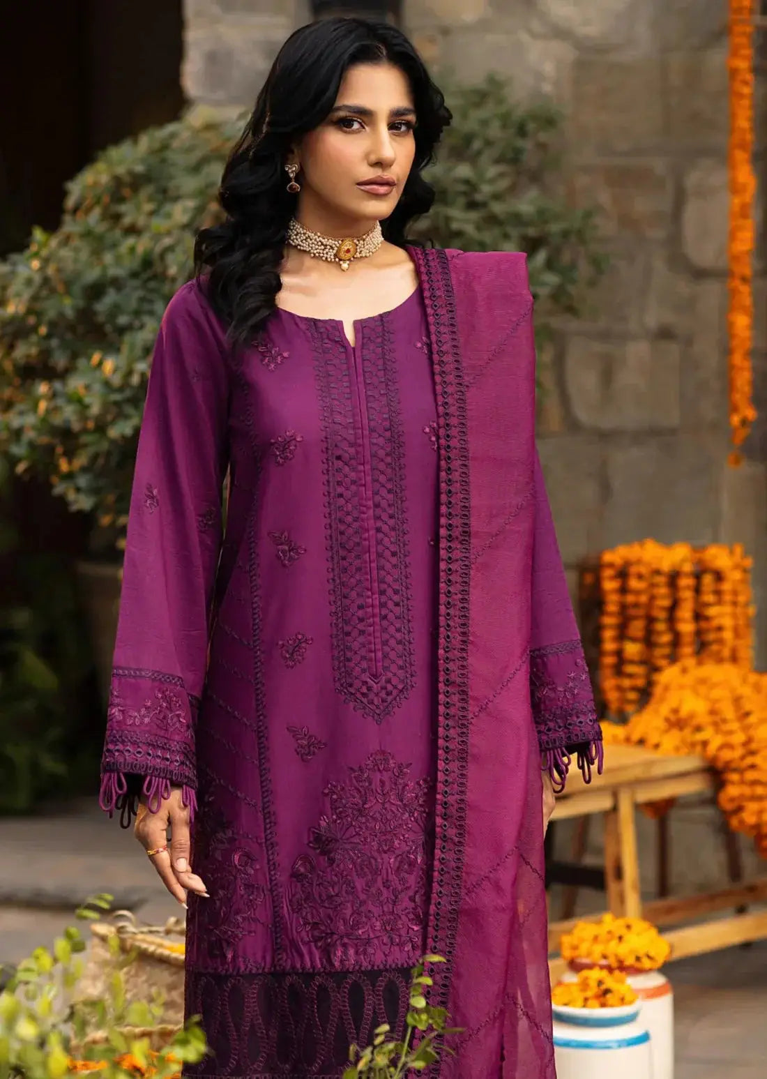Mohagni | Muntazir Luxury Lawn 24 | CM-02 - Pakistani Designer Dress - by Mohagni | Type: Luxury - 100% Original at Saira Sultan