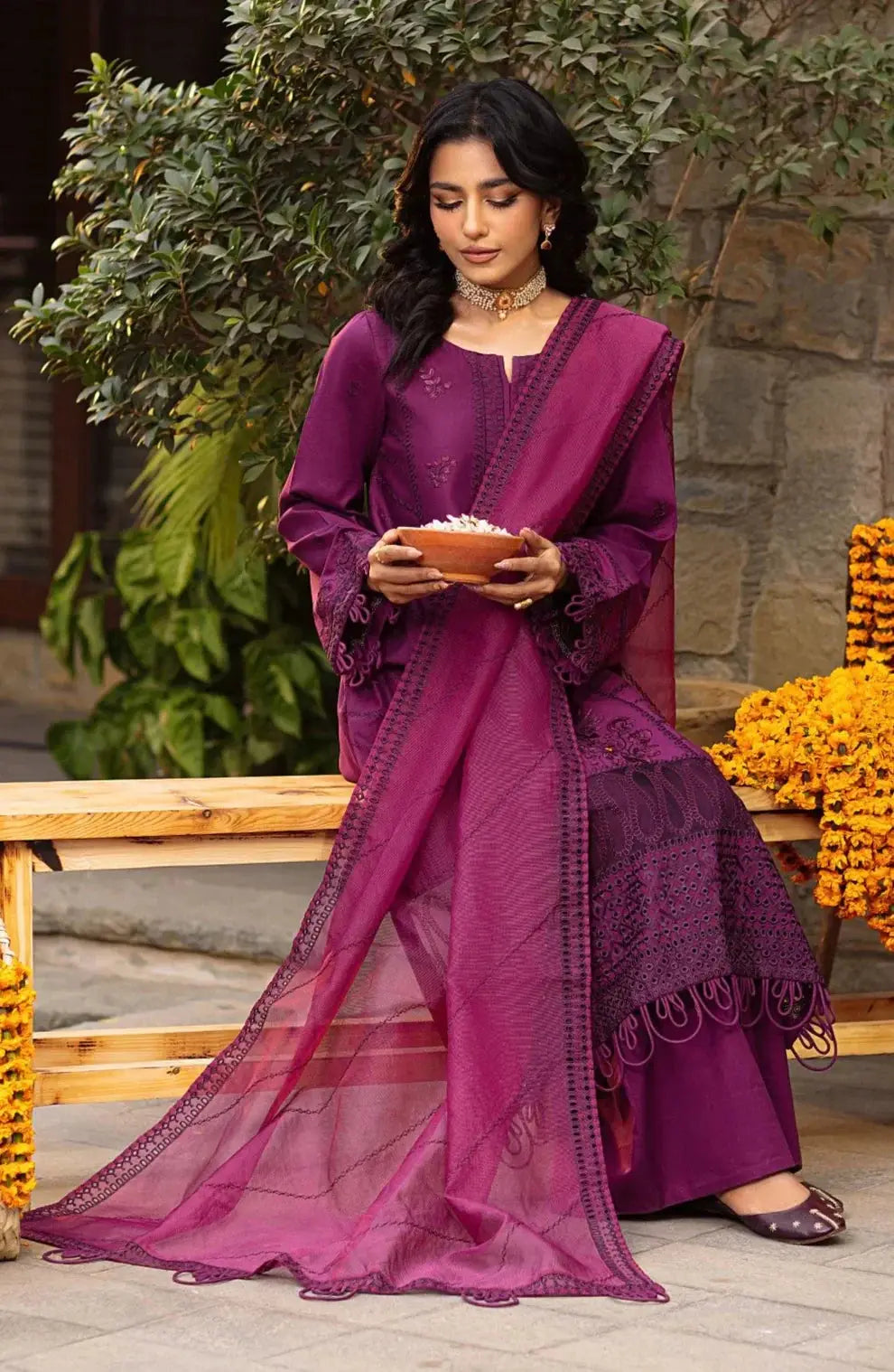 Mohagni | Muntazir Luxury Lawn 24 | CM-02 - Pakistani Designer Dress - by Mohagni | Type: Luxury - 100% Original at Saira Sultan