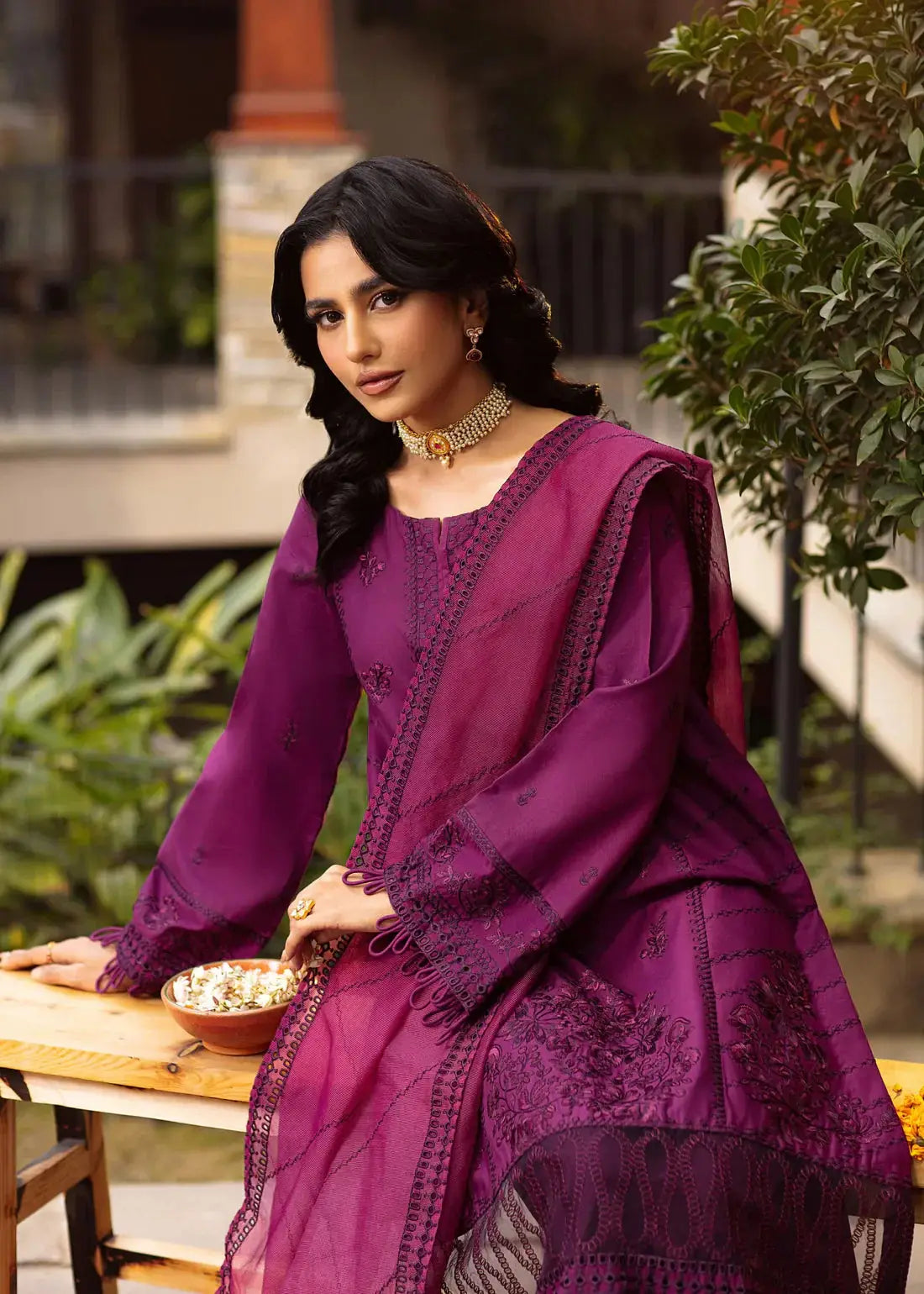 Mohagni | Muntazir Luxury Lawn 24 | CM-02 - Pakistani Designer Dress - by Mohagni | Type: Luxury - 100% Original at Saira Sultan