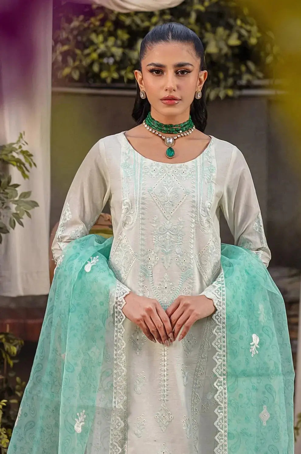 Mohagni | Muntazir Luxury Lawn 24 | CM-03 - Pakistani Designer Dress - by Mohagni | Type: Luxury - 100% Original at Saira Sultan