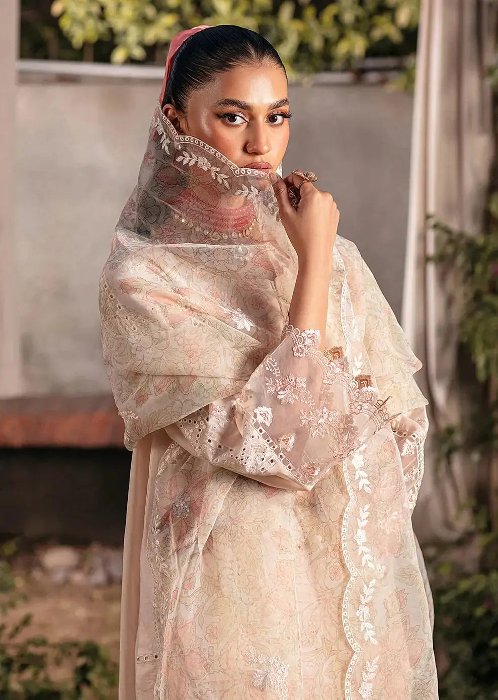 Mohagni | Muntazir Luxury Lawn 24 | CM-04 - Pakistani Designer Dress - by Mohagni | Type: Luxury - 100% Original at Saira Sultan