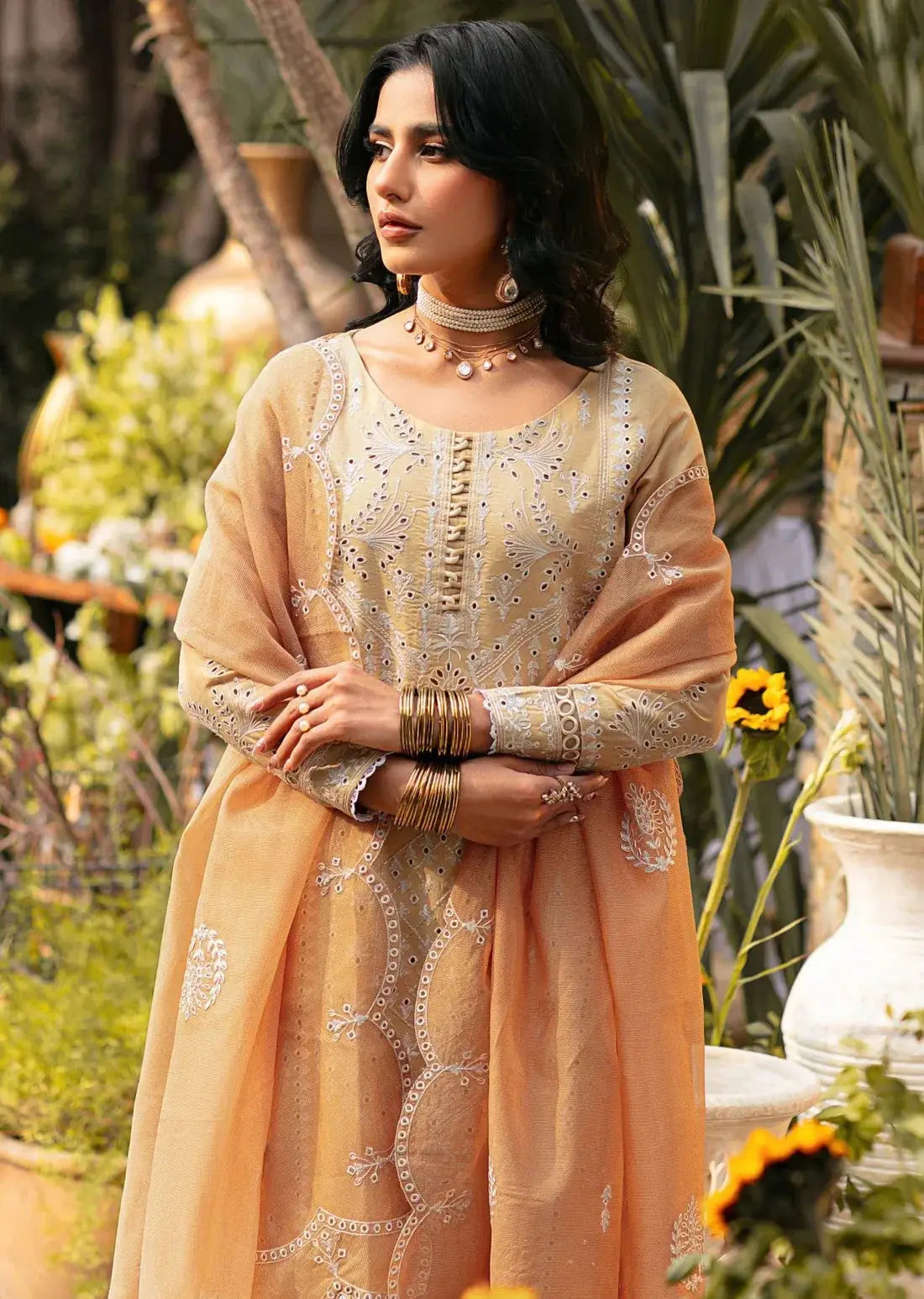 Mohagni | Muntazir Luxury Lawn 24 | CM-05 - Pakistani Designer Dress - by Mohagni | Type: Luxury - 100% Original at Saira Sultan