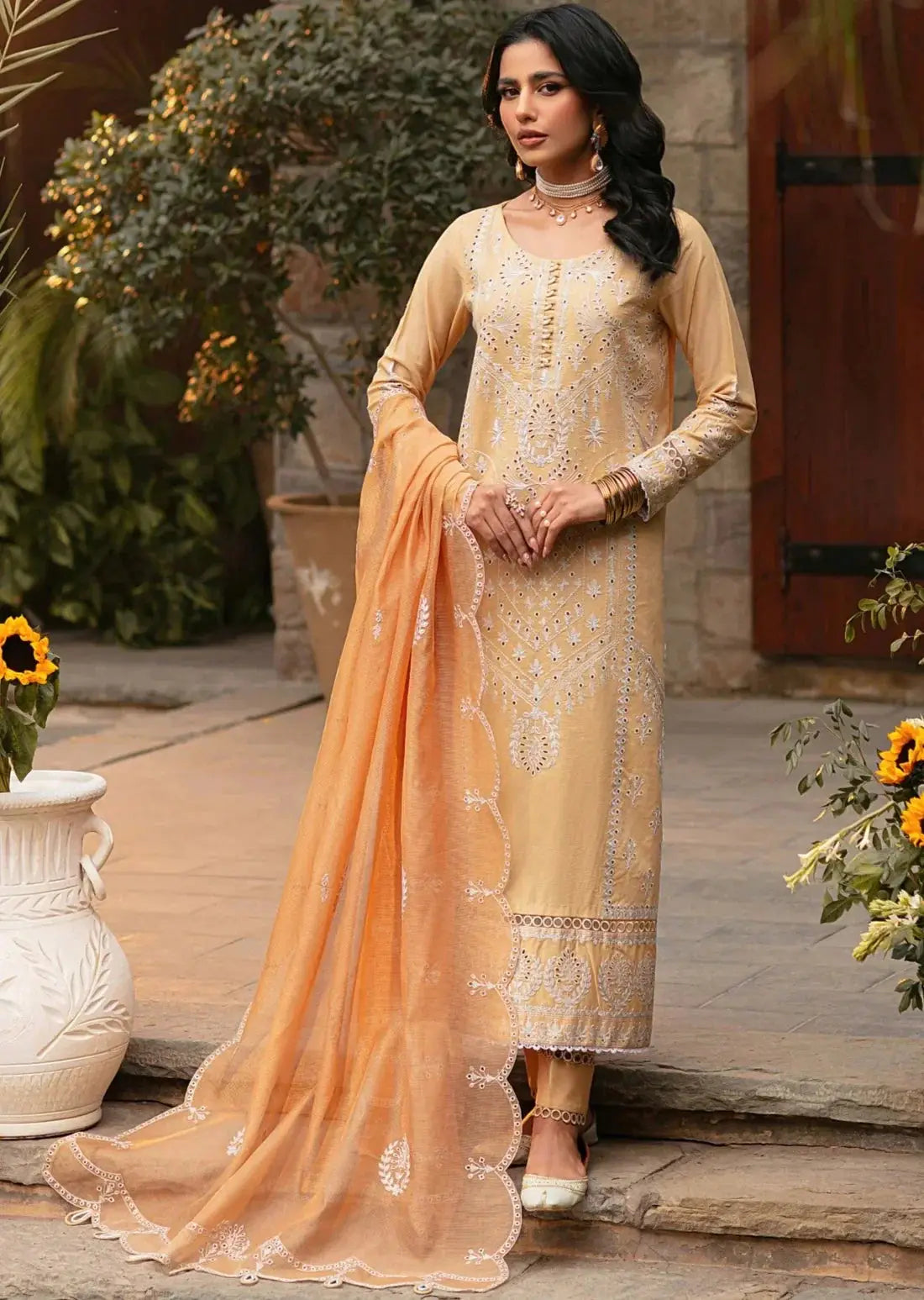 Mohagni | Muntazir Luxury Lawn 24 | CM-05 - Pakistani Designer Dress - by Mohagni | Type: Luxury - 100% Original at Saira Sultan